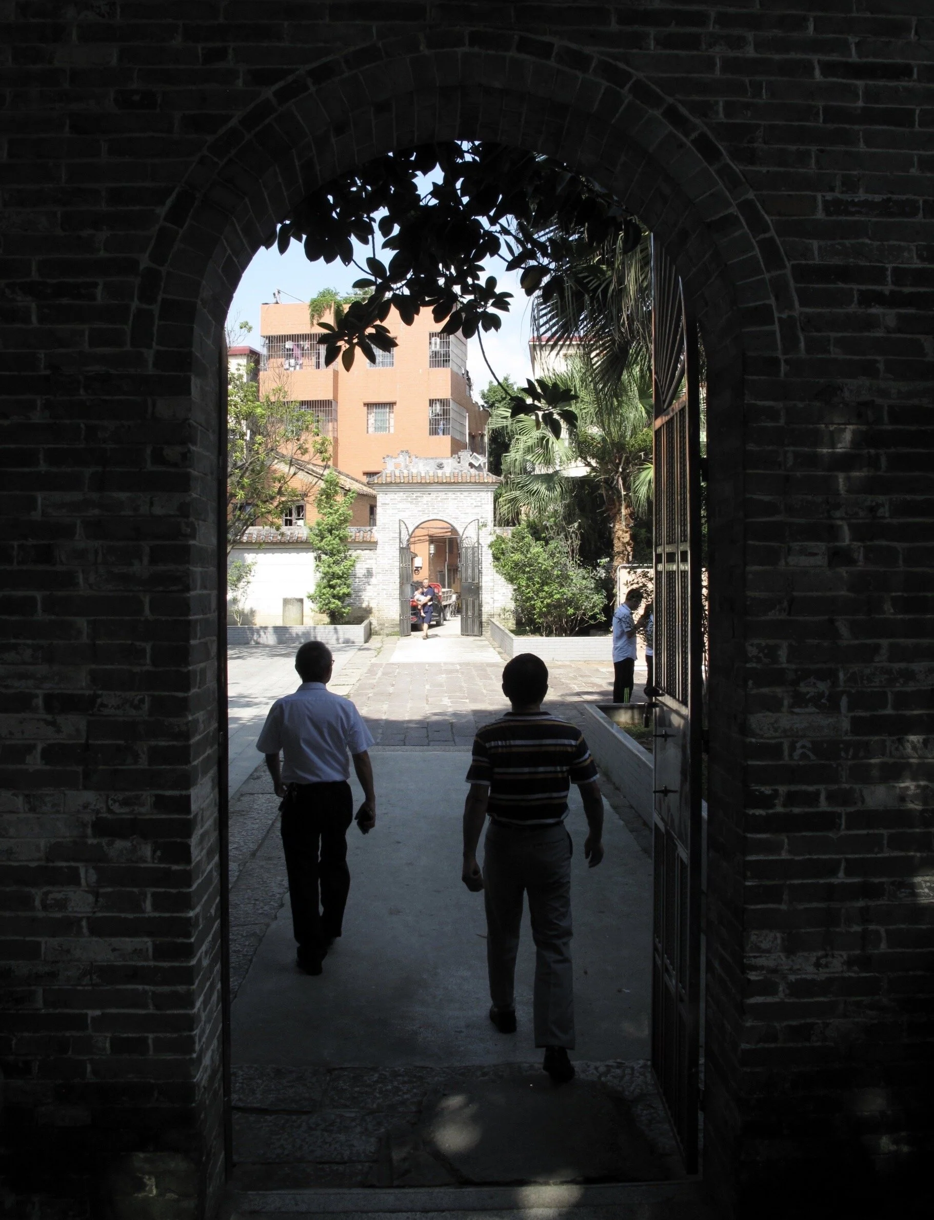 Walkable urbanism's ideal dimension