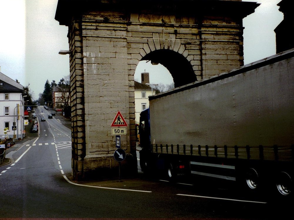 Aachen arch+truck.jpg