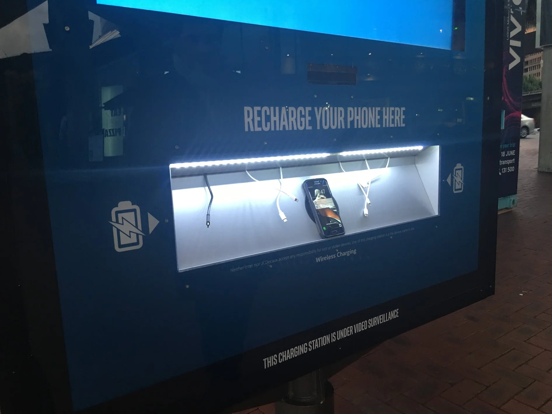  While waiting at the panel for their phone to charge, the captive audience was leveraged with a touchscreen virtual tour. 