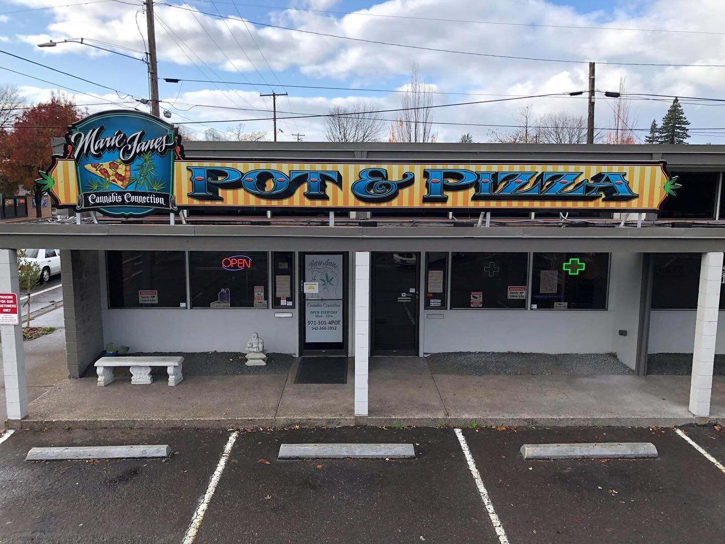 Head to Marie Janes for pot and pizza in Corvallis ! 🪴🍕 

#criticalsource #mariejanes #potandpizza #pizzadelivery #corvallis #oregon #mariejanescannabisconnection 

Do not operate a vehicle or machinery under the influence of this drug.  For use on