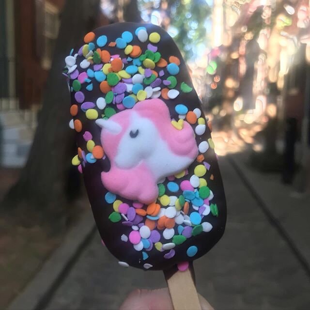 On Sundays we eat cookie dough popsicles and take walks 🙌😍🦄🌈✨ Open 10-5. No need to preorder! Walk on in for take out. 
Delivery @caviar &amp; @doordash