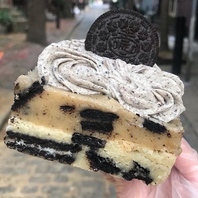 Eating this entire dirty jawn, hbu? 😋🙌😍🖤🤍
Open for walk-in til 7.
Delivery available @caviar @doordash #sweetbox #oreos #fathersday #openinphl #bestofphilly