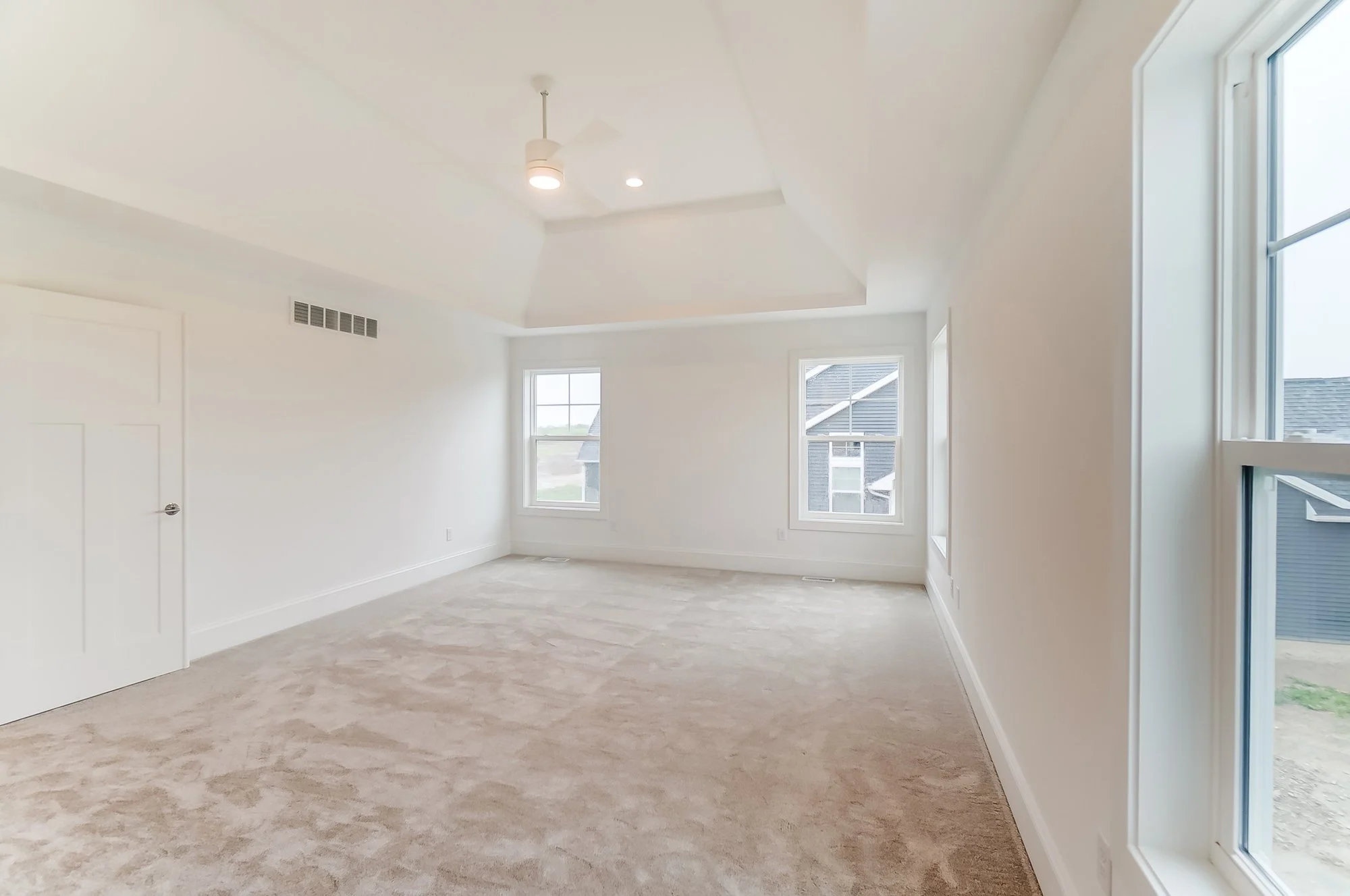 The Prestonwood: Primary Bedroom 