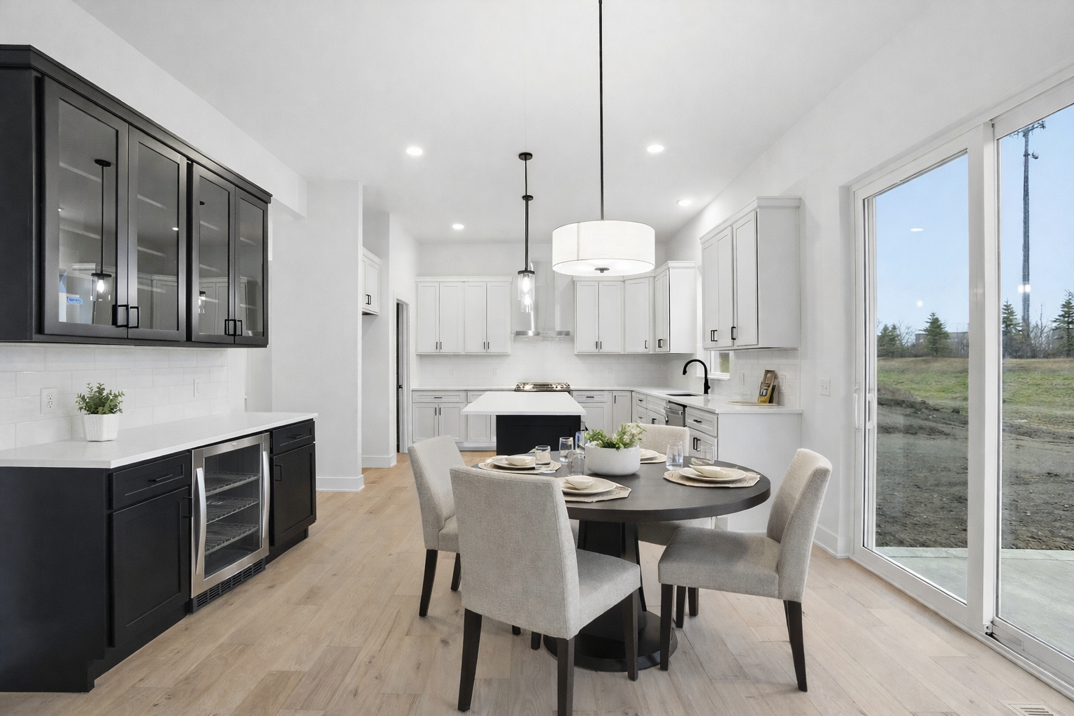 The Edgevale: Dinette (Staged)