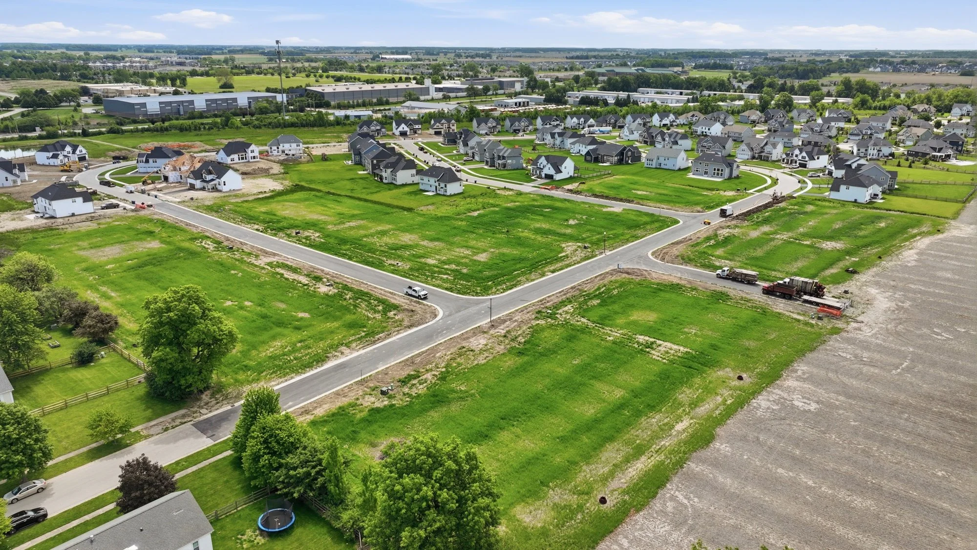 * New home community streetscape in Hawthorne, Perrysburg Ohio