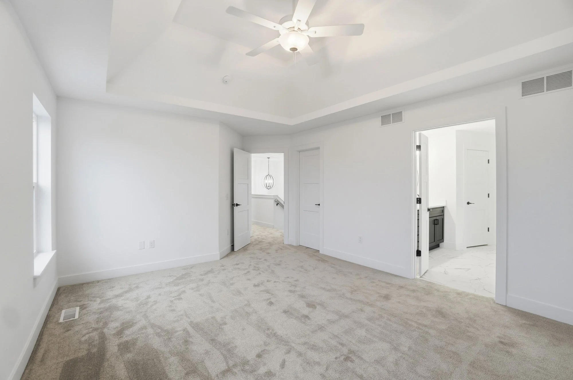 The Edgevale: Primary Bedroom 