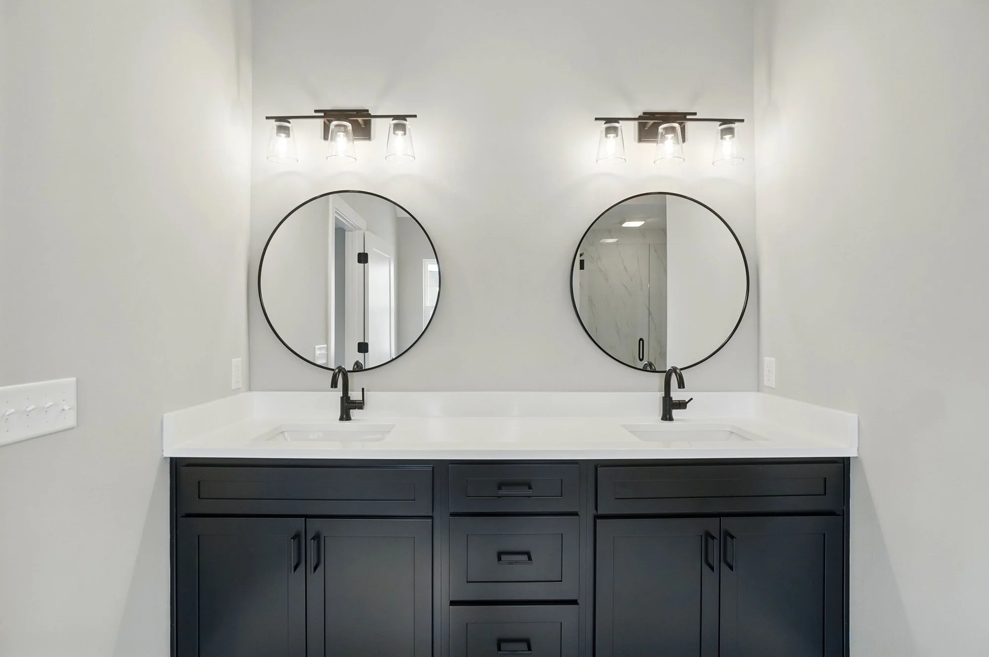 The Lexington: Primary vanity 