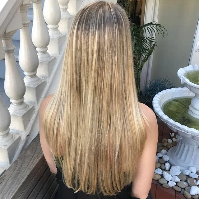 Full Foil Highlight | Super fine sections placed on angles and diagonals for softer regrowth and the perfect amount of pop!!✨