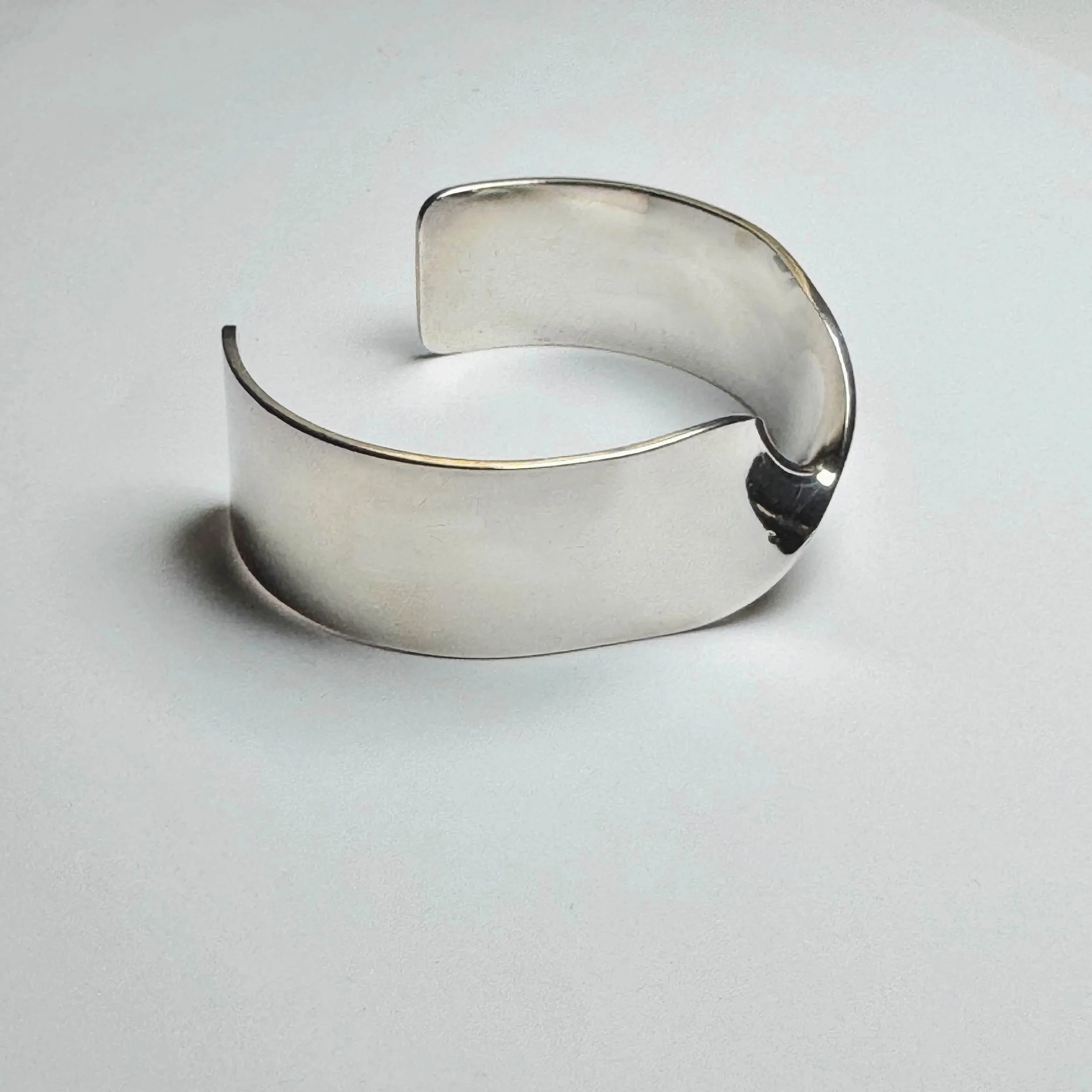 Pekka piekäinen. silver bangle.jpg