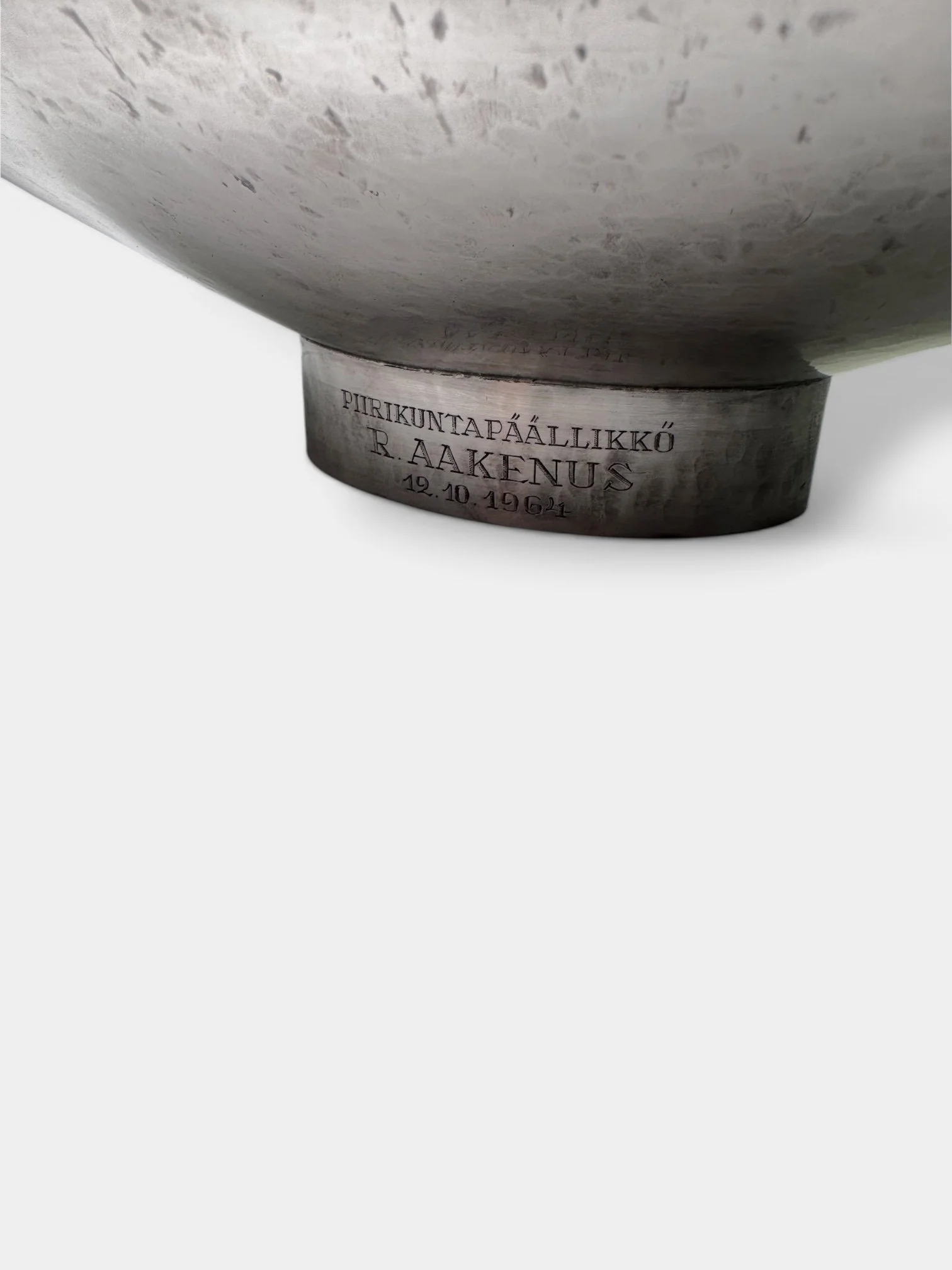 Hopeataidetakomo, Reijo Sirkeoja bowl 5.JPG