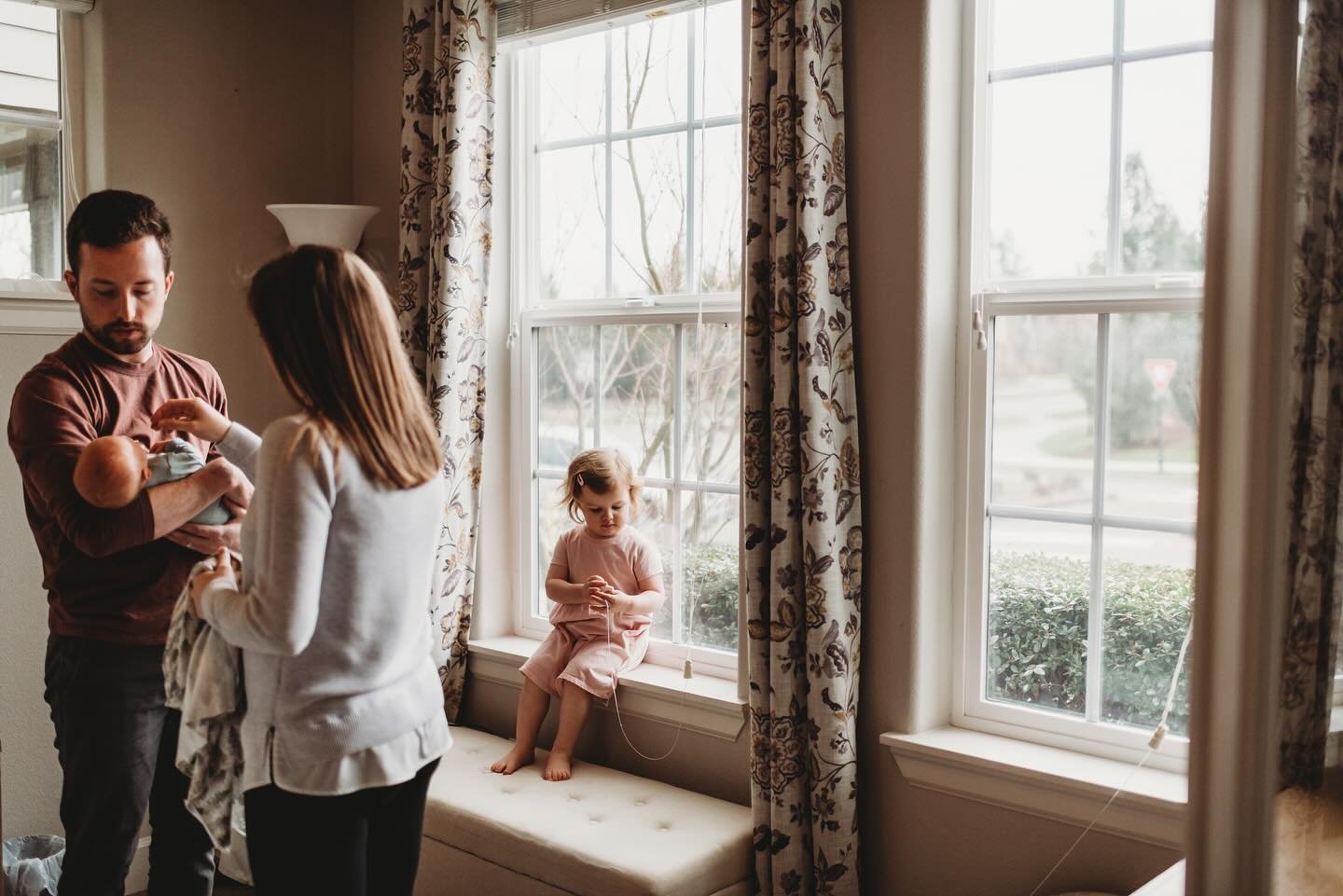 🧡 in home lifestyle sessions are a growing favorite 🧡

Maybe it&rsquo;s learning the lighting in the moment and adapting, or maybe it&rsquo;s just warmer indoors this time of year 😅

#photographer #photooftheday #newbornphotography #lifestylephoto