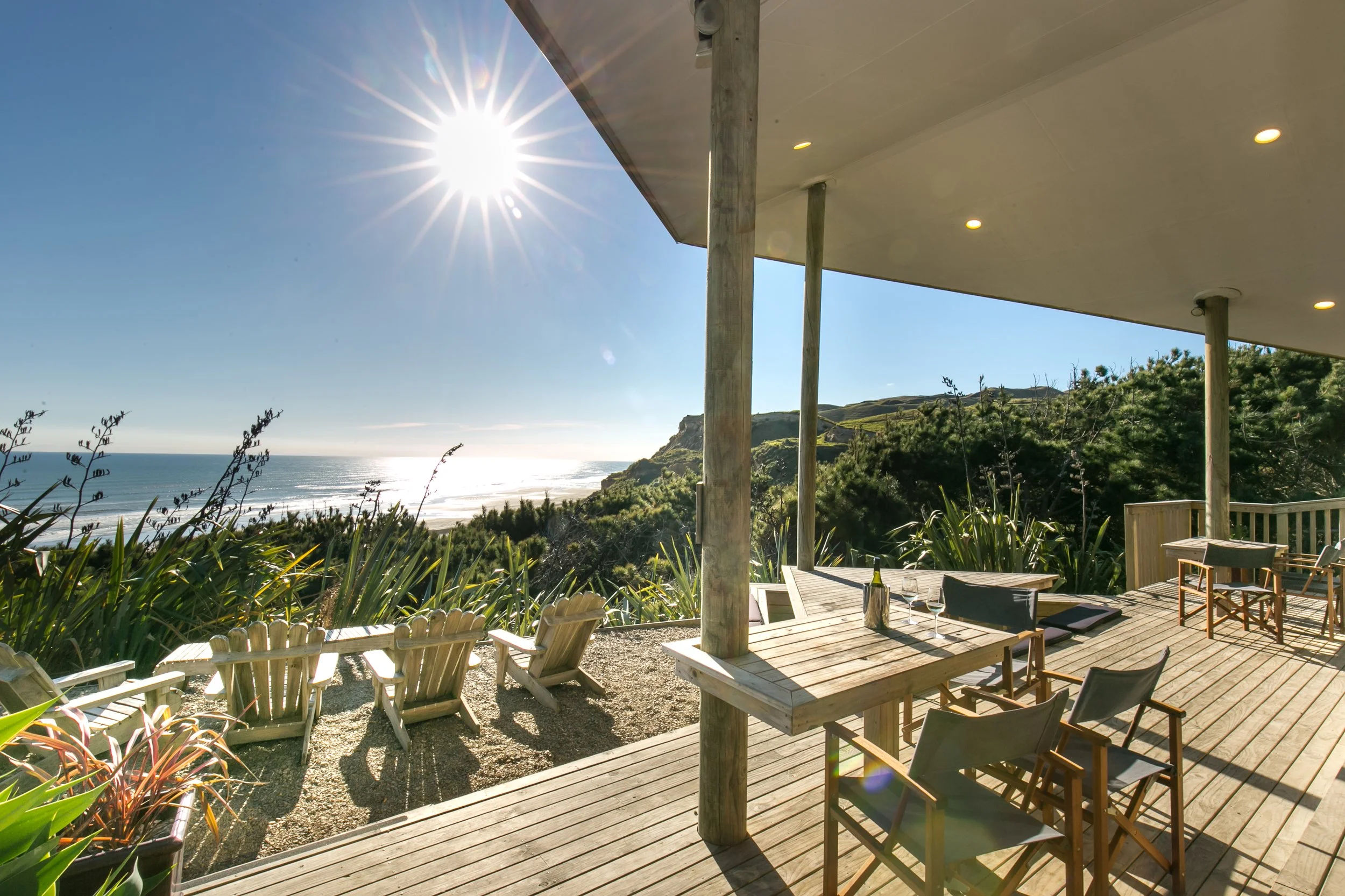 Castaways Restaurant APR 2019 HiRes 004.jpg