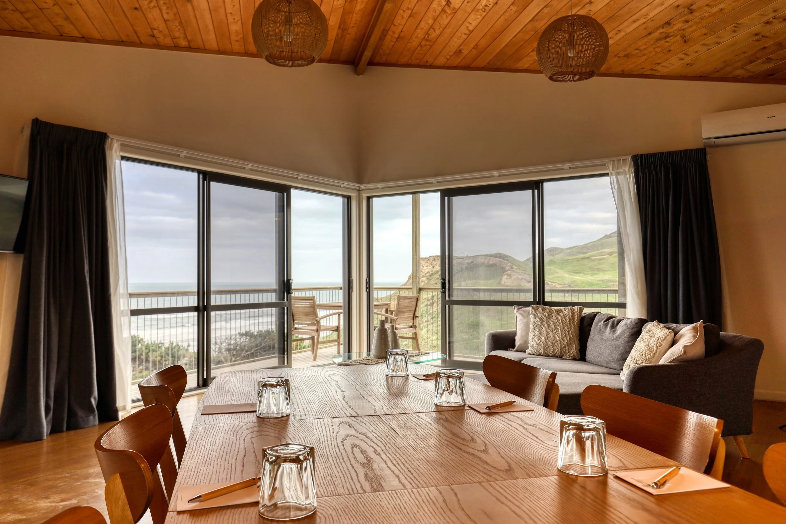 castaways boardroom chalet 6.jpg