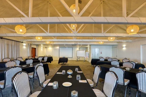 castaways+Main+Cliff+Top+Venue+low+res+5.webp