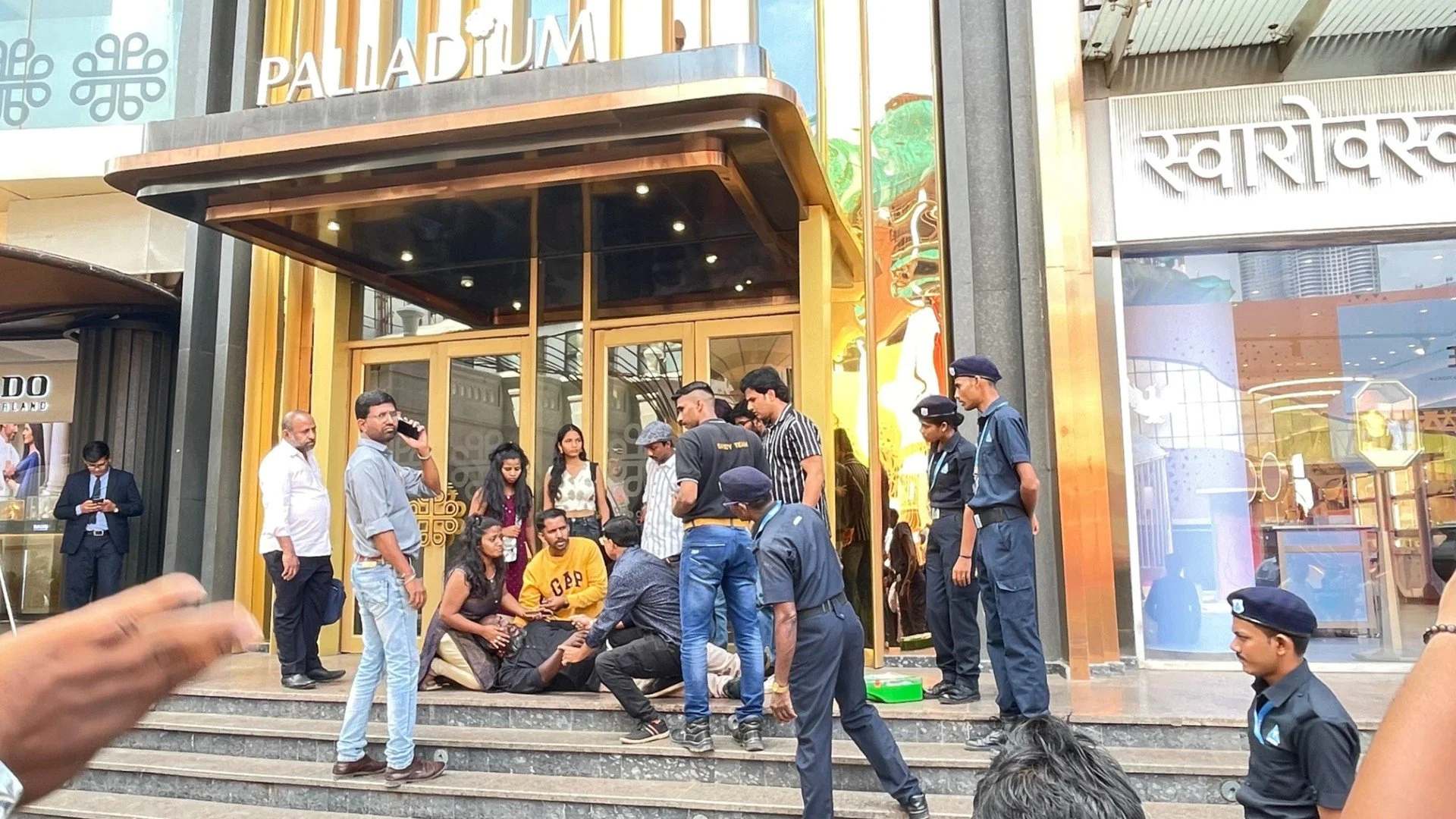 Gleneagles Hospital Mumbai and Phoenix Palladium Join Hands to Raise Awareness on Stroke through Flash Mob, Art, and Innovation