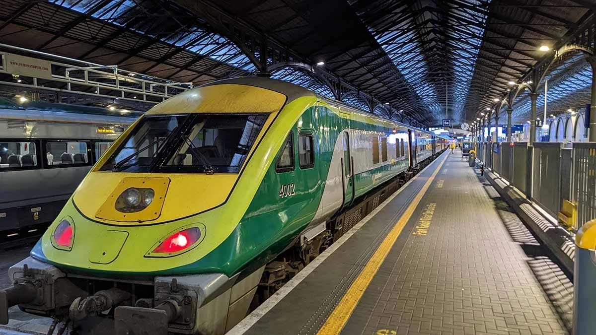 train-at-heuston-station.jpg