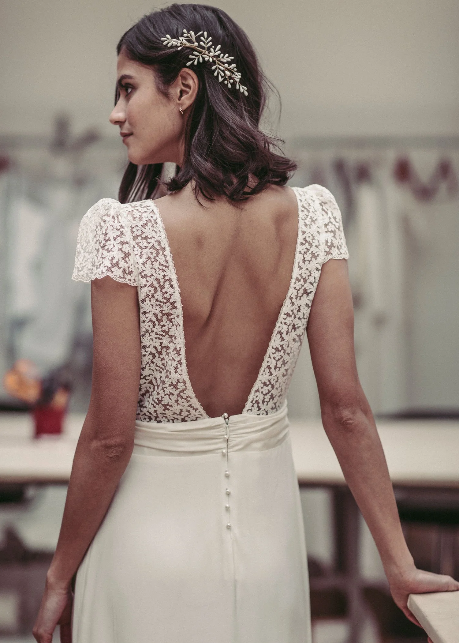 Свадебный макияж. Невеста с короткими волосами. Свадебная прическа на каре с челкой и фатой. Прическа невесты на короткие волосы. Свадебная прическа на каре.