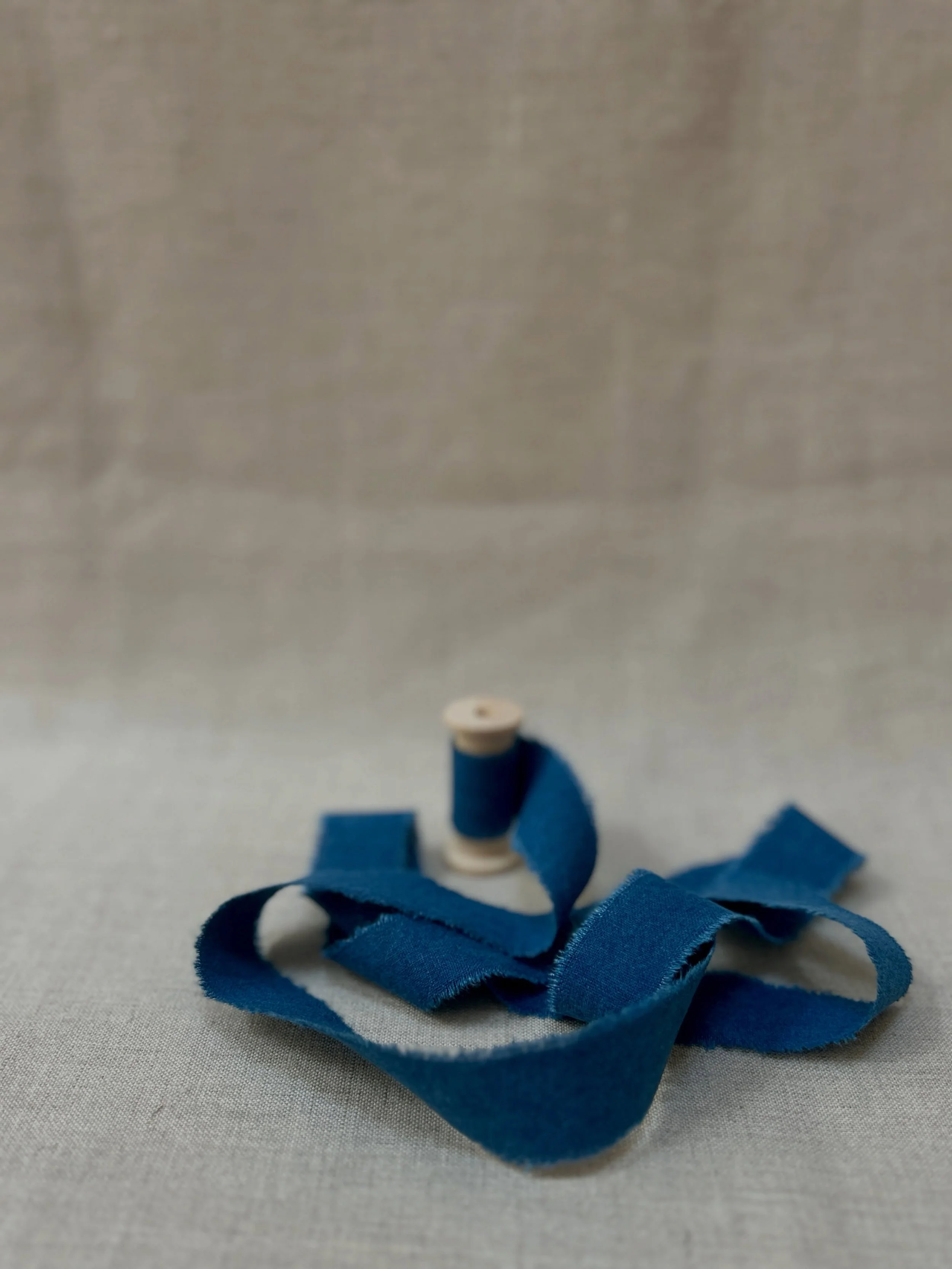 Cooling blue.

Cotton/Linen ribbon taken from the limited edition Spring/Summer 26 Ribbon Box 💙
There are now just six boxes available. 

As an aside, anyone else planning their work around the tennis this past fortnight? 🎾 
Many years ago, when we