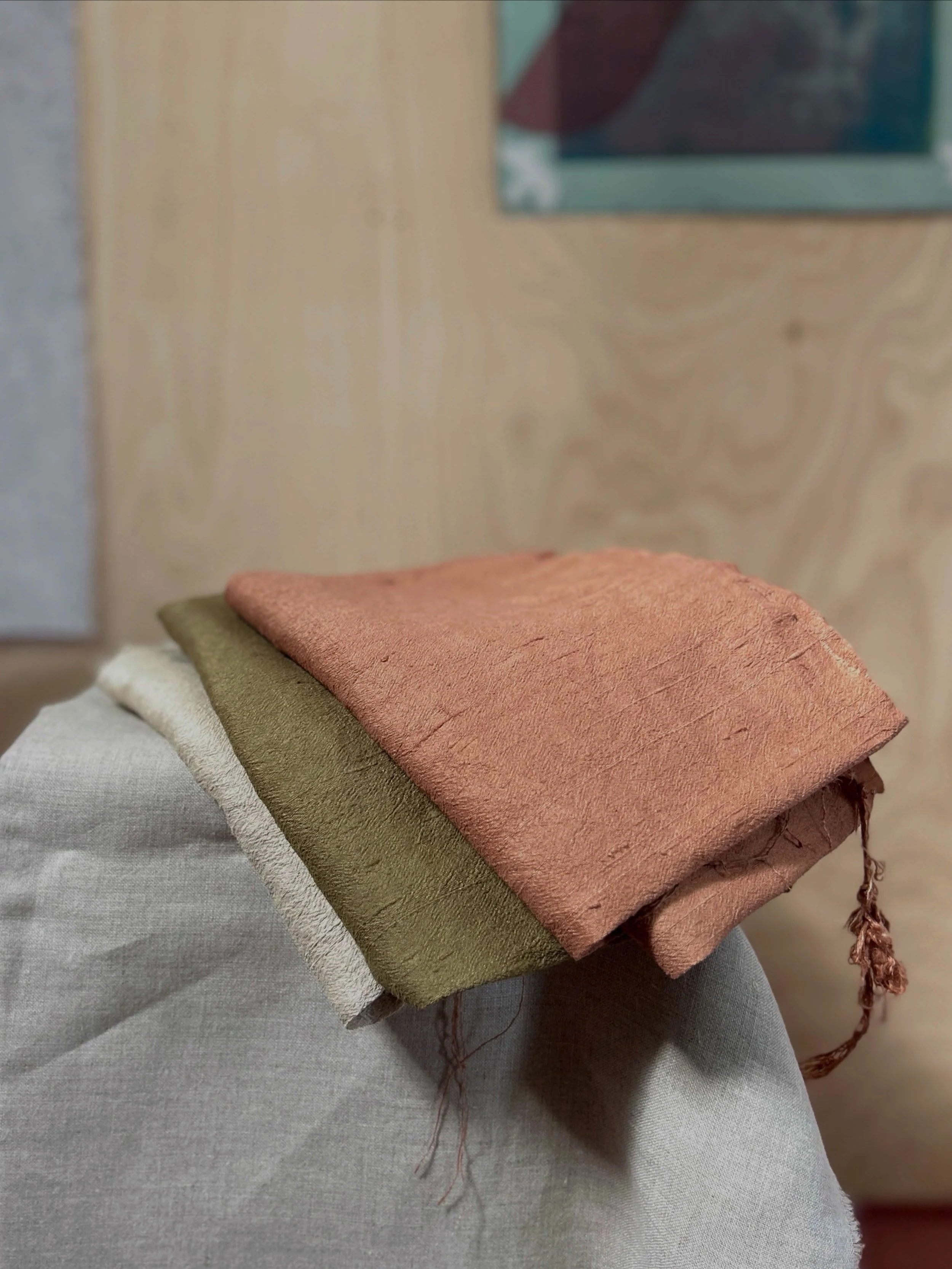 Colour-work in the shed

#thenaturaldyeworks #naturaldyes #autumnpalette