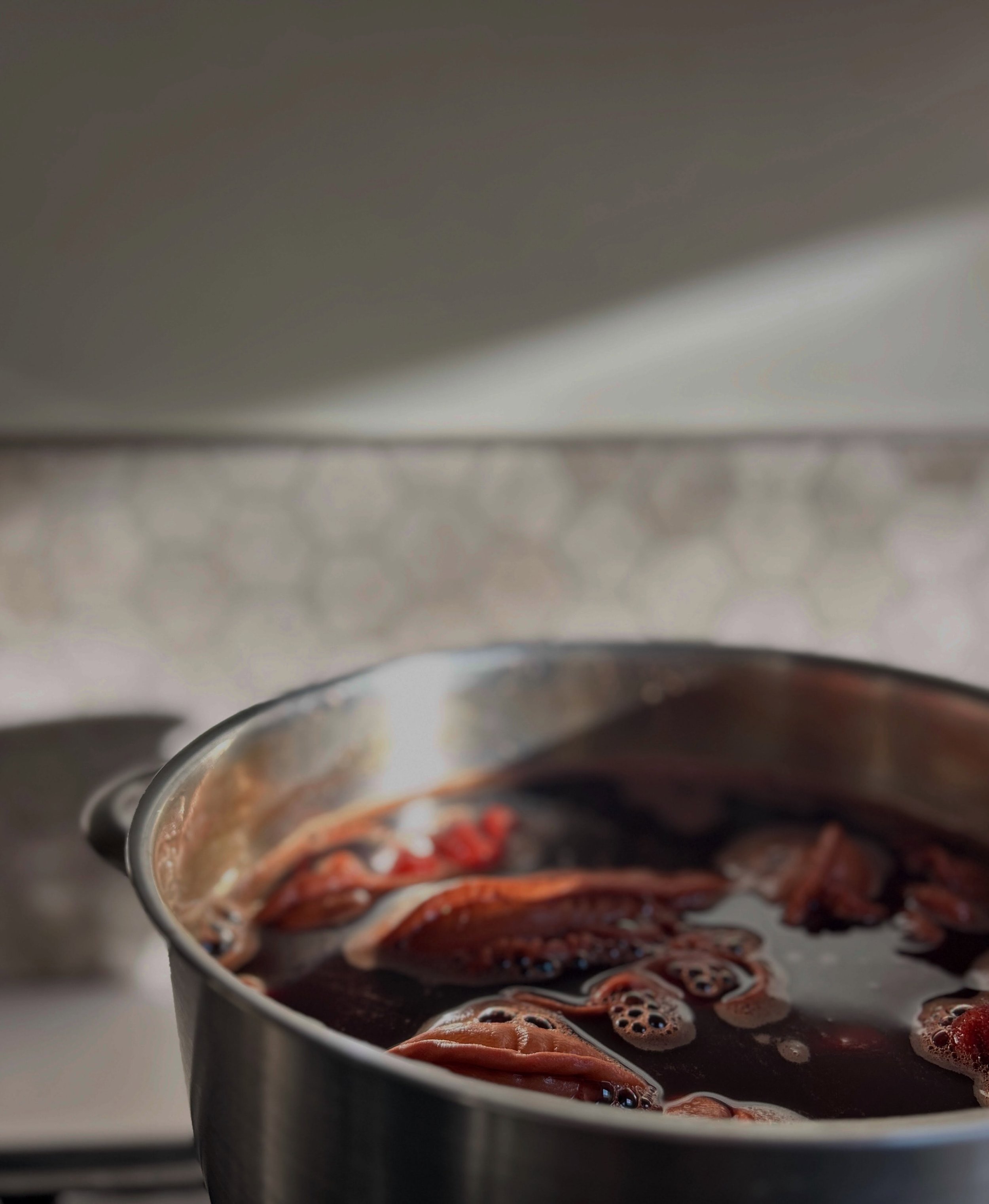 Sunday stock pot.

#thenaturaldyeworks #naturaldye