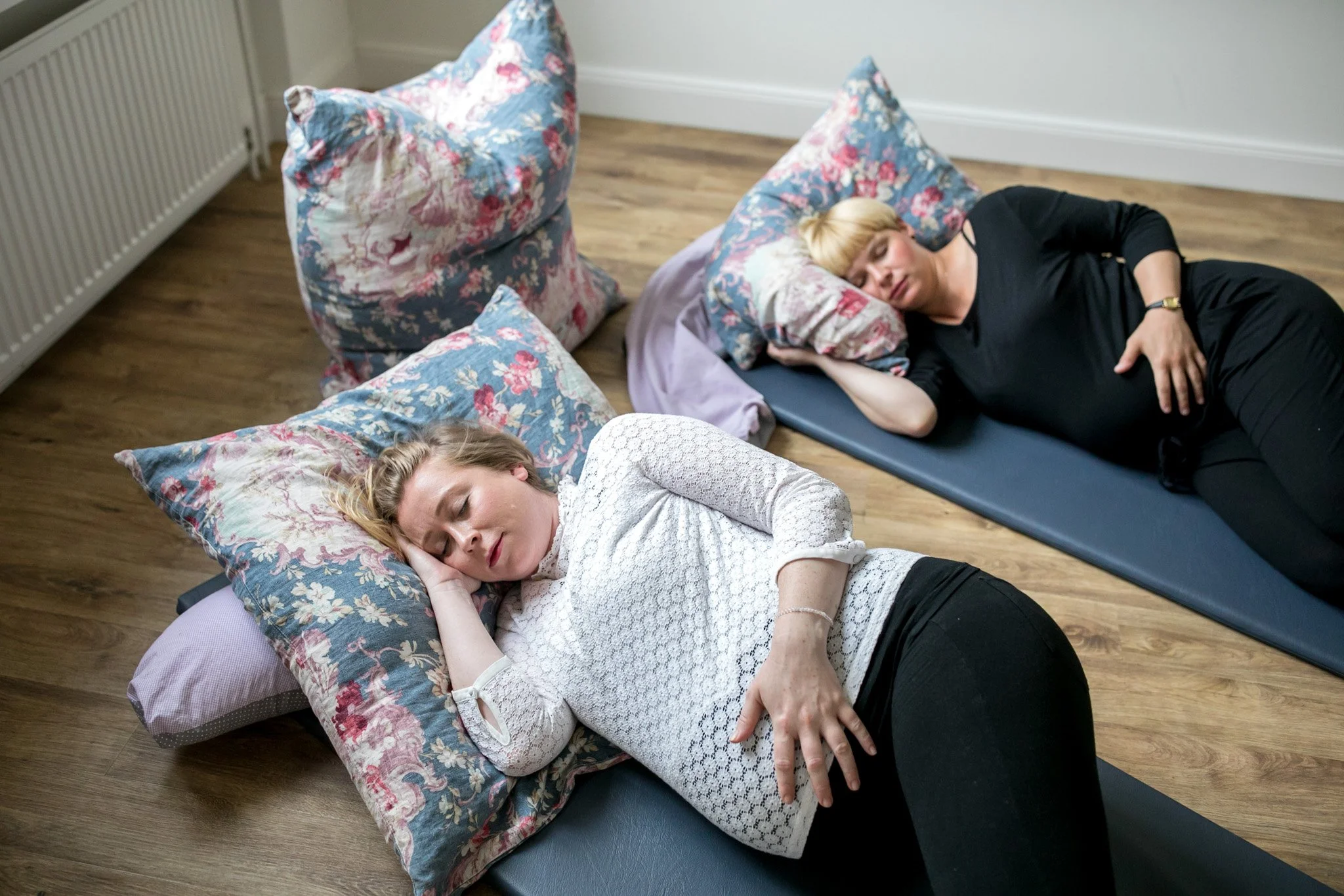 Frauen in Hypno-Meditation