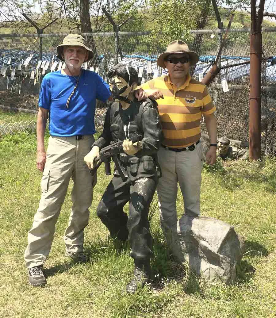 Kang Euigoo (강의구) with Robert Perron and a commando
