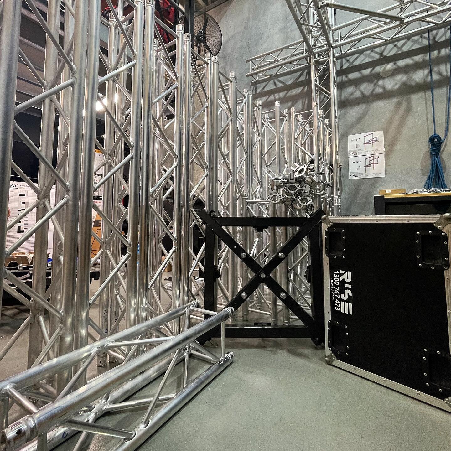 Another 24m of @global.truss F34P, more diagonal braces and ground support bases now in hire stock at @rise.pacific . This adds to our large inventory of F34P and we look forward to using it to support upcoming productions and rigging projects!

Than