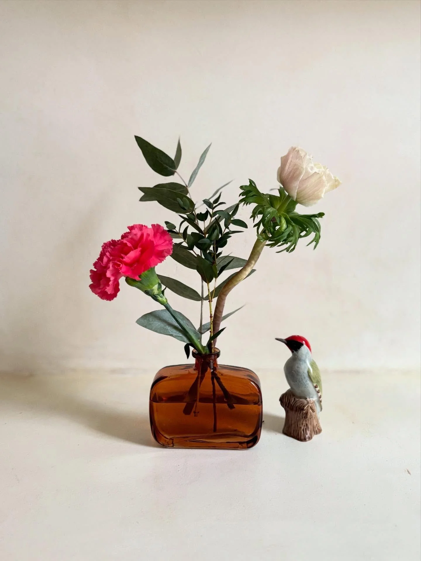 Quelques fleurs, un souvenir&hellip; Un int&eacute;rieur n&rsquo;est rien sans ces petites choses !

#decorationinterieure #poesieduquotidien