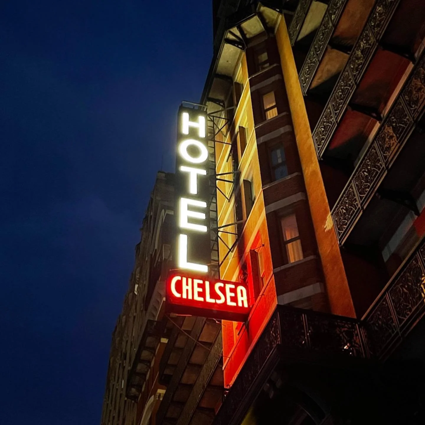 Un h&ocirc;tel mythique. Et le sens du d&eacute;tail ! Vous voyez la d&eacute;coupe en forme de vague sur la derni&egrave;re photo ? J&rsquo;adore 😆