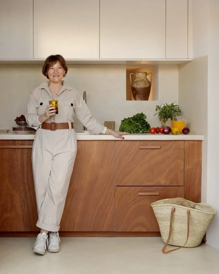 Les plus gros changements ne sont pas toujours les plus visibles.
Dans ce projet, l&rsquo;essentiel de mon travail a consist&eacute; &agrave; r&eacute;organiser l&rsquo;espace, avec plusieurs objectifs : effacer la fronti&egrave;re entre int&eacute;r