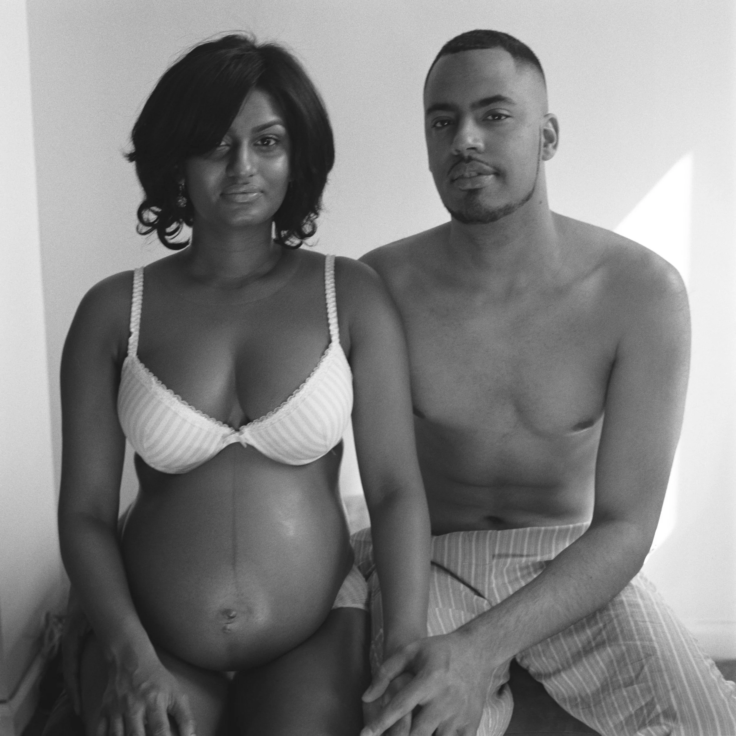 NYC Maternity Photography | Natural Pregnancy Portraits in the City