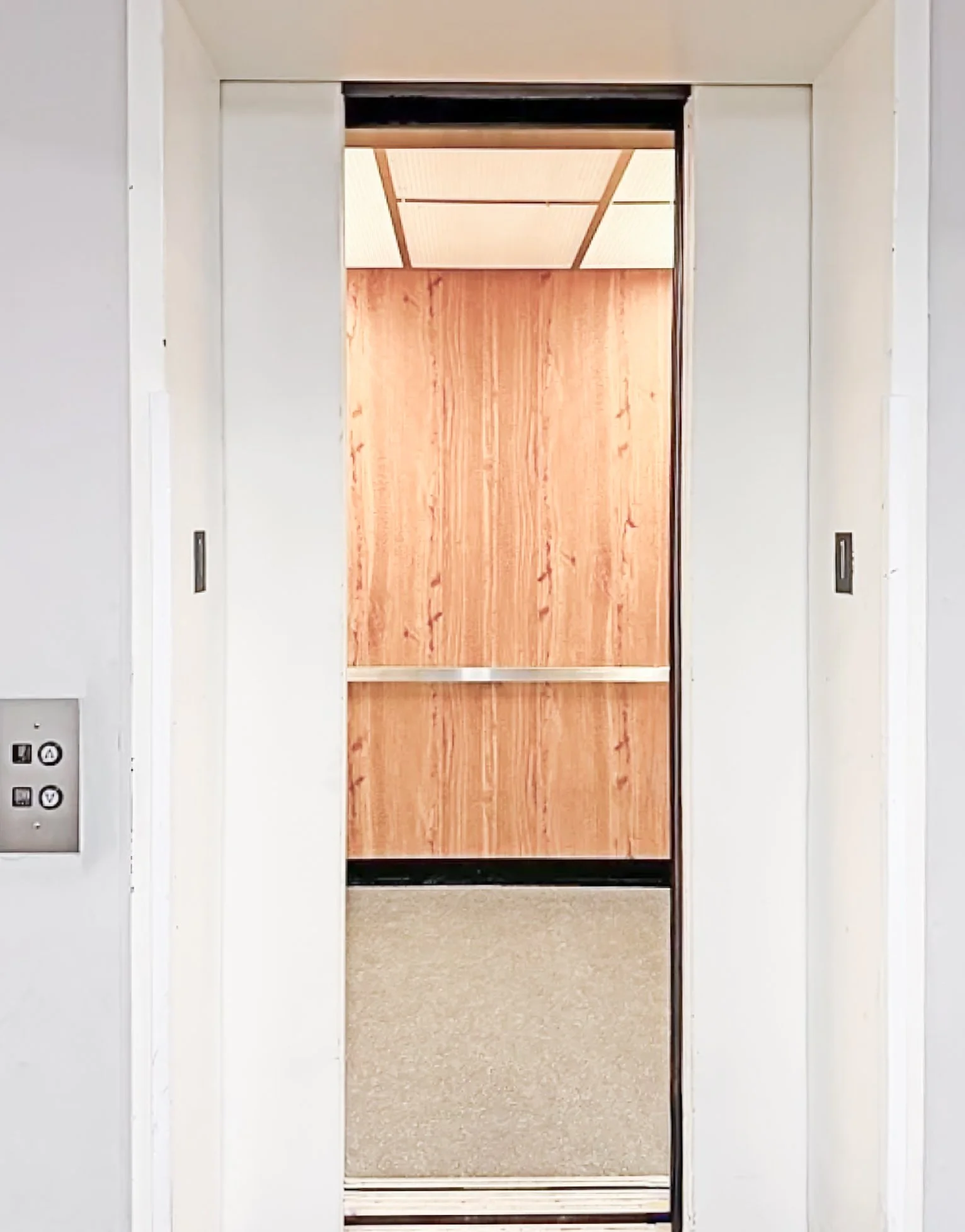 elevator-23-randolph-place-condo-for-sale