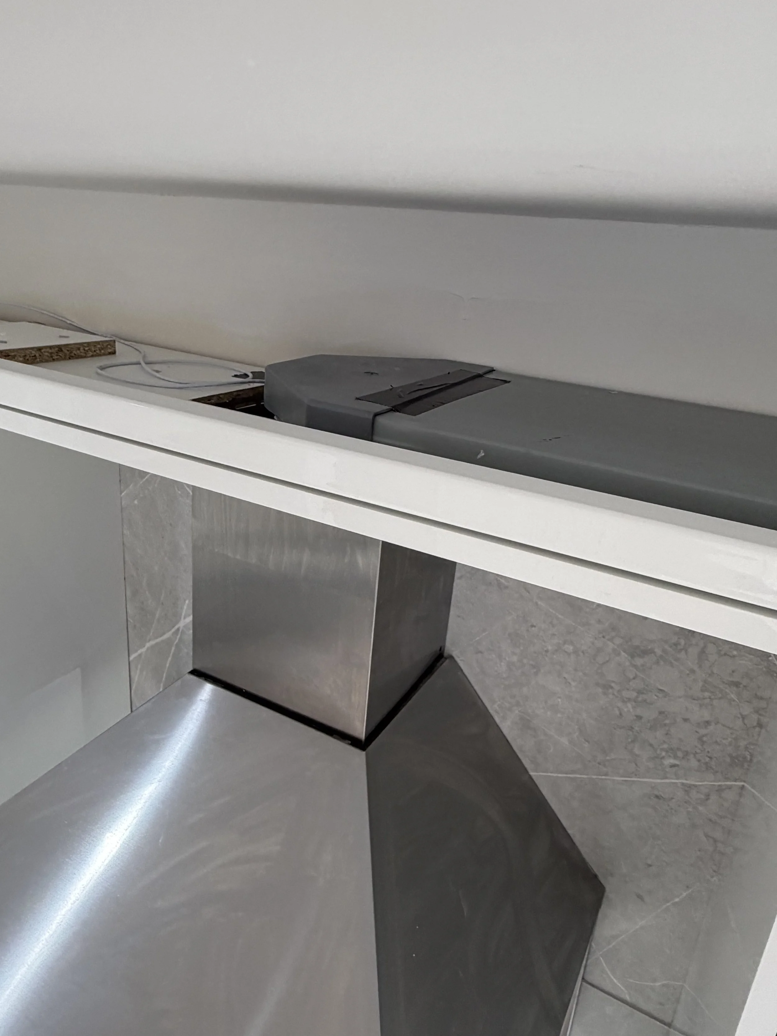 Slimline kitchen extraction