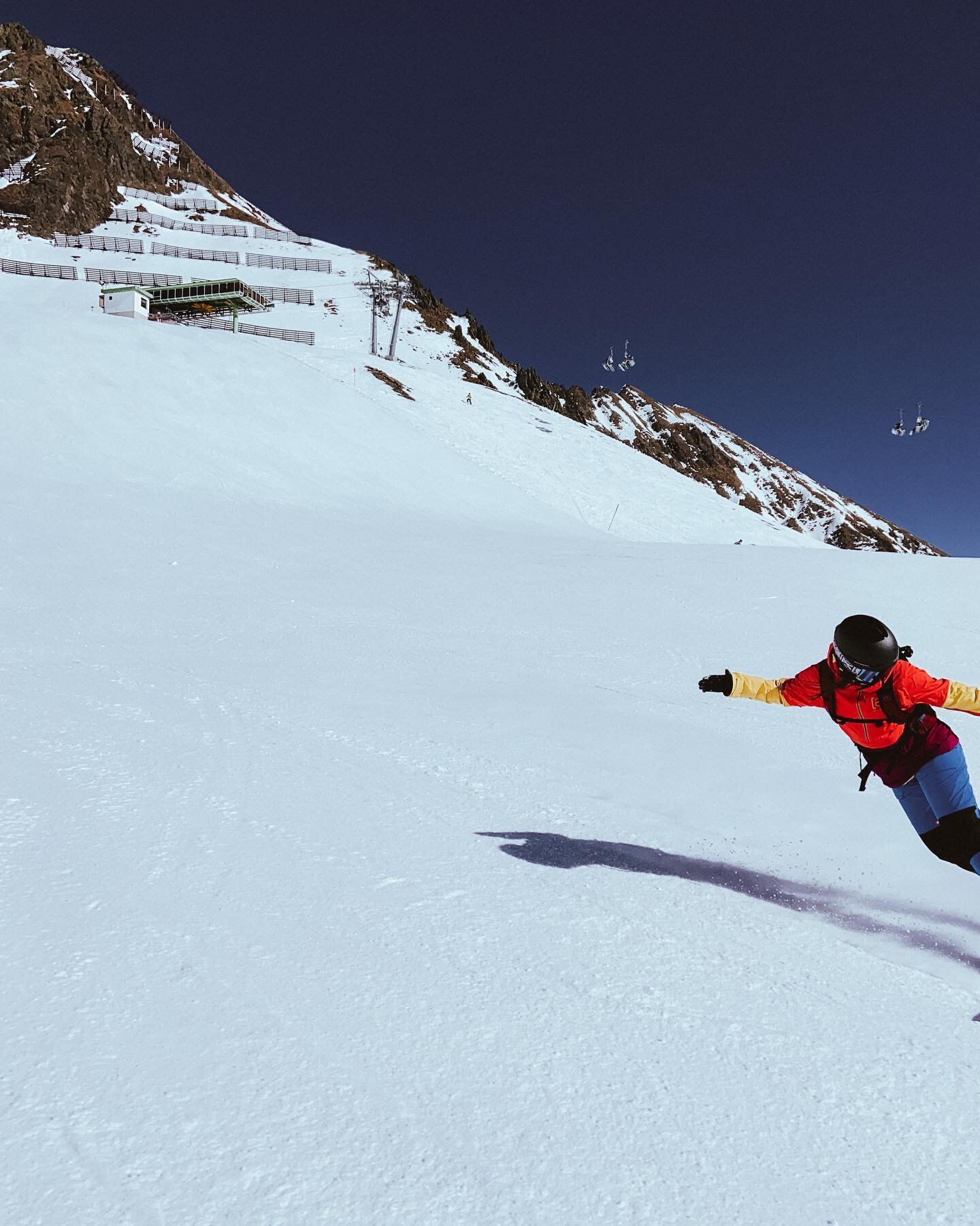 Sliding into the week like ... 🏂⠀
⠀
⠀⠀
⠀⠀⠀⠀
⠀⠀⠀⠀
⠀⠀⠀⠀
#explore #blogger_at #blogger_de #austria #tirol #igersaustria #travelblogger #travel #tyrol #traveleurope #weRidetogether #visittirol #neverstopexploring #exploreaustria #k&uuml;htai #rideonjake