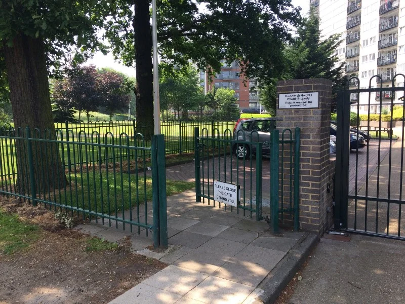 Greenwich Heights: perhaps the sign was too low.