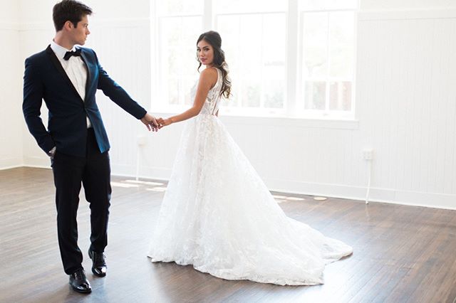 &quot;Cause you'd be oh, so easy to love...&quot;⁠
&bull;⁠
Photo: @modernloveoklahoma⁠
floral: @poppys_garden⠀⁠
hair + makeup: @brushedokc⠀⁠
jewelry: @bcclarkjewelers⠀⁠
rentals: @mariannesrentals⠀⁠
videography: @penweddings⠀⁠
Gown: @bellaroseedmond⁠
