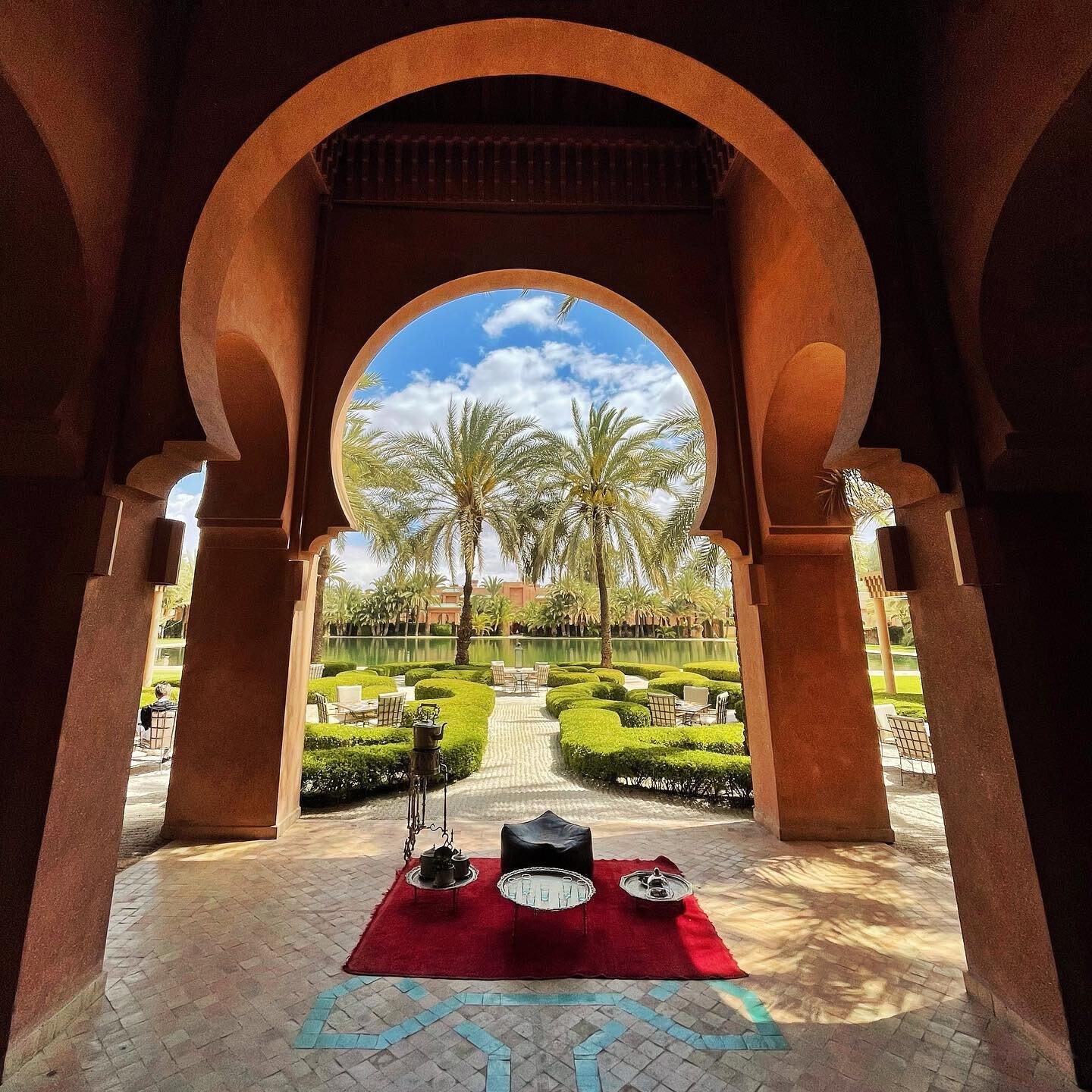 Show me a more beautiful hotel lobby 😍
&bull;
&bull;
&bull;
&bull;
📍 @amanjena_resort, Marrakech, Morocco

Thank you to dear @sventastic7, @just__jana &amp; all of the kind Amanjena family for this brief but beautiful stay in your peaceful paradise