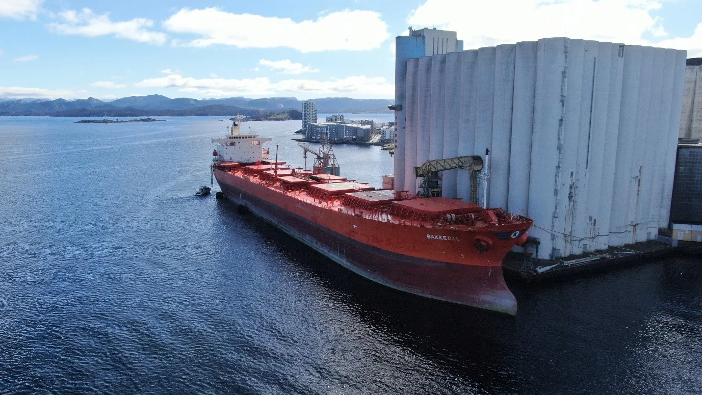 MV Bakkedal near Stavanger Havnesilo.jpg