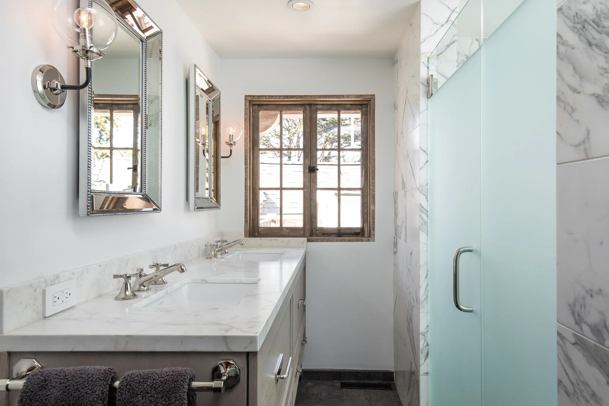 20-2417 Bay View Ave-Bathroom.jpg