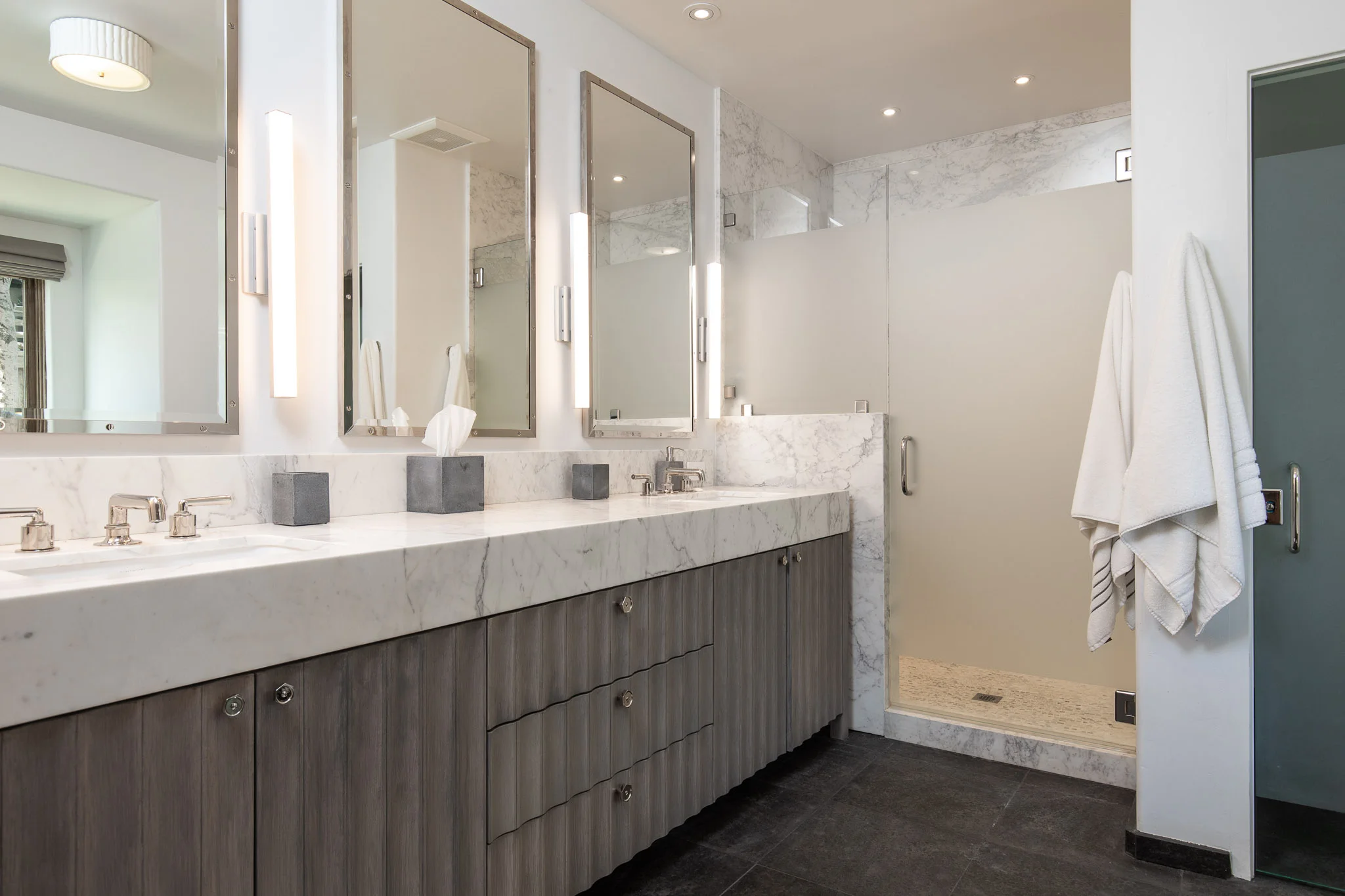 27-2417 Bay View Ave-Bathroom.jpg