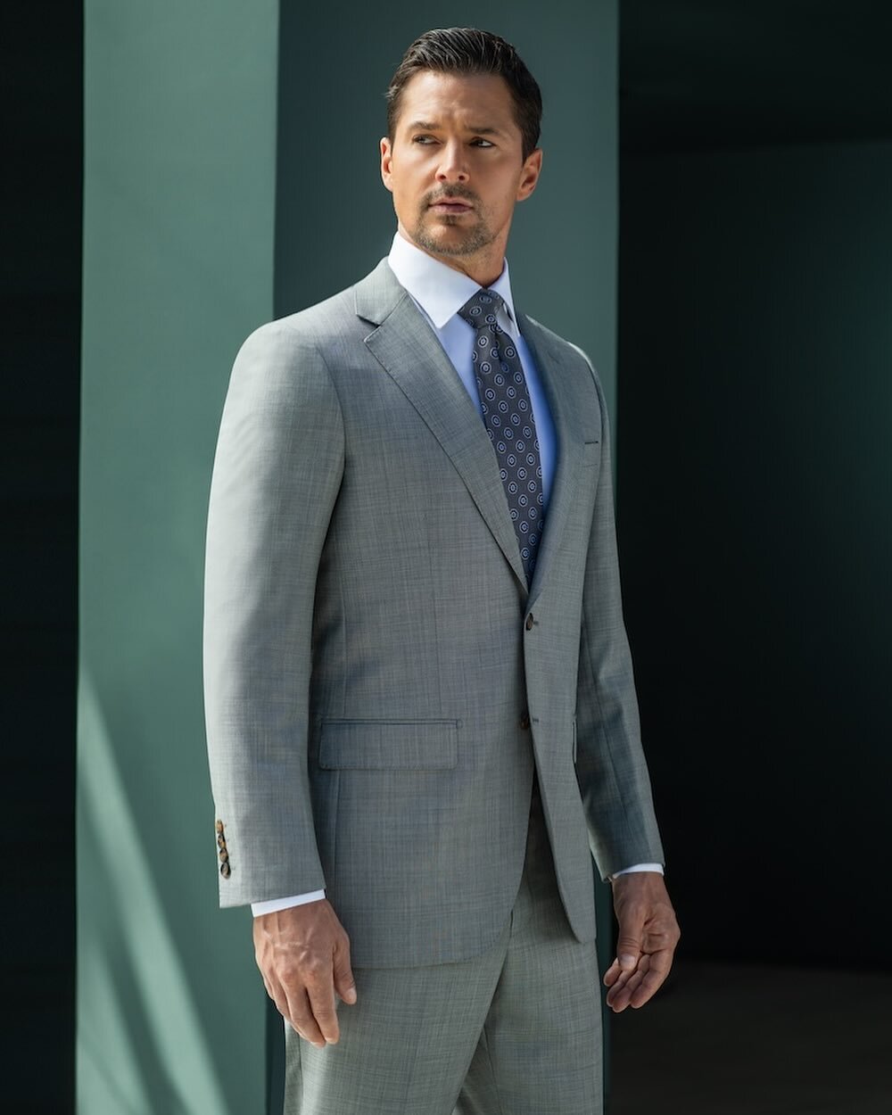 Introducing the epitome of sophistication and style - our sharkskin suit in a mesmerizing light grey hue. Boasting a sleek and seamless silhouette, this suit is designed for the modern gentleman who appreciates attention to detail. Impeccably tailore