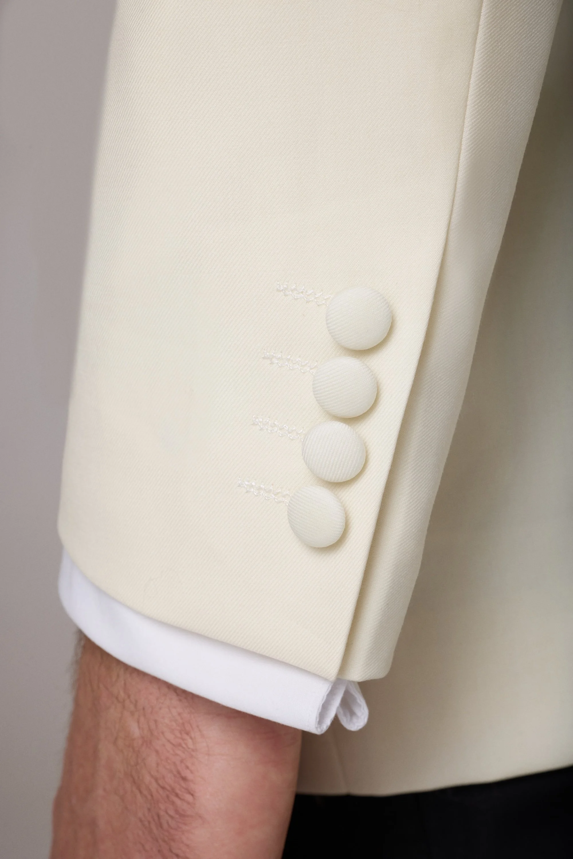 FW26_24-MD-IVORY-DINNER-JACKET_6206.jpg
