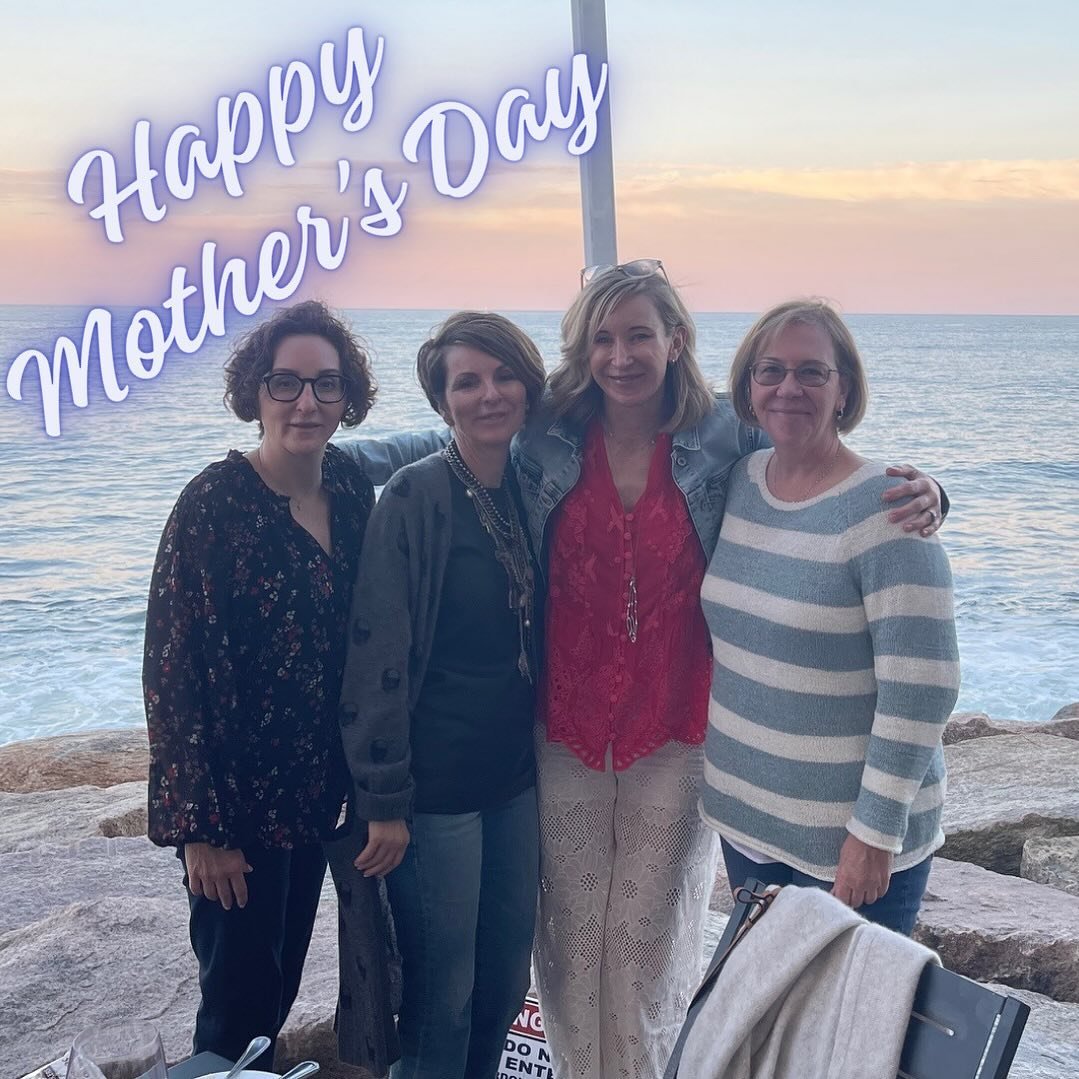 Dr. Valerie Tokarz and Team wish you beautiful Mothers&rsquo;s Day!  Enjoy your special day&hellip;🌸🌸