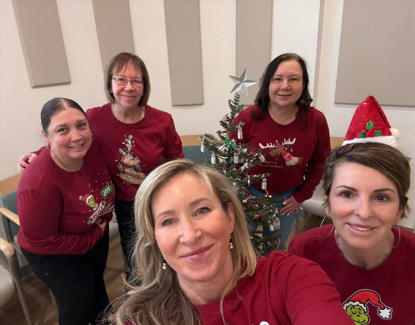 Holiday Fun at Tokarz Dermatology!  T-Shirt Day&hellip; 🎄🎅🏻