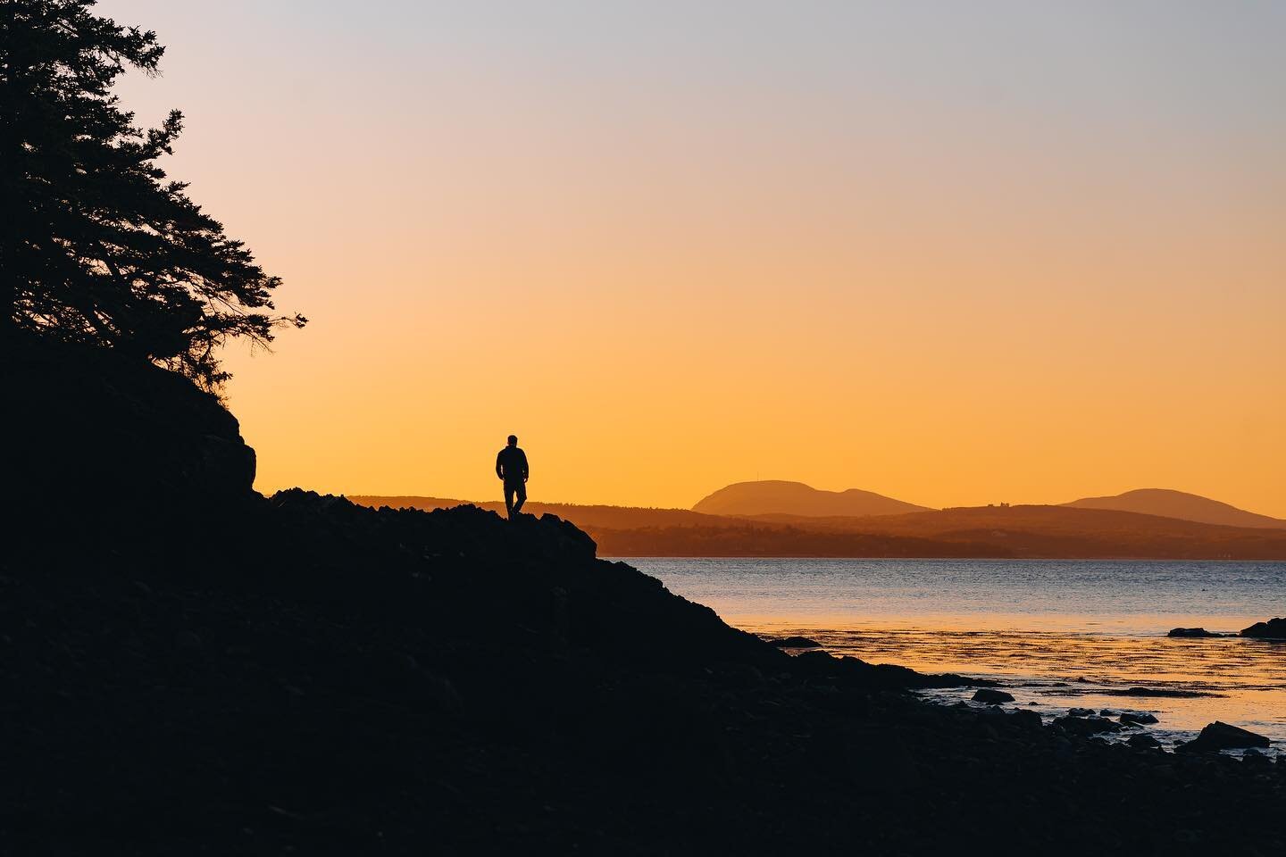 Silhouettes and sunsets with @ash.szostak 🌅#visitmaine #newengland #mainelife