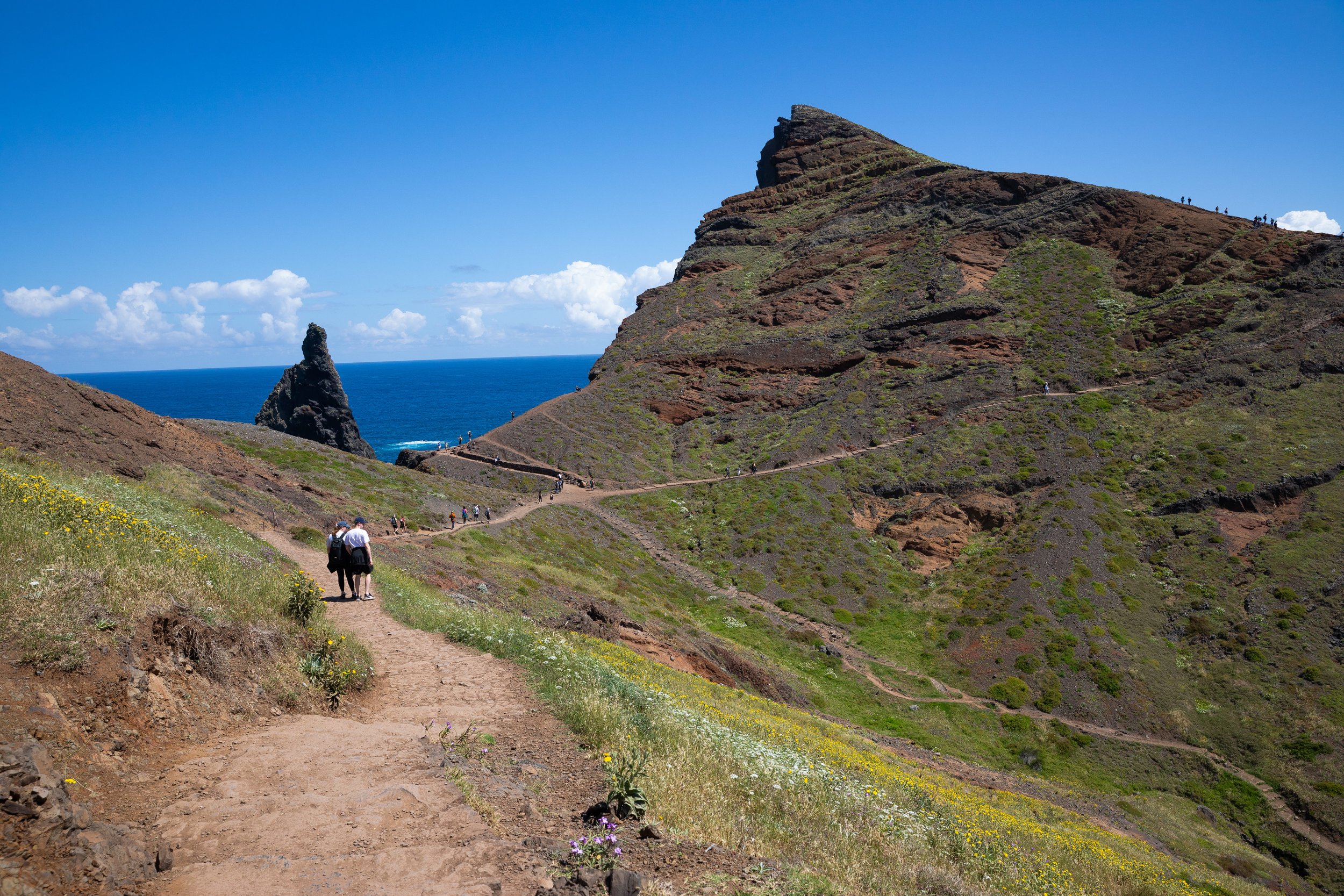 PR8 trail toward Miradouro de São Lourenço