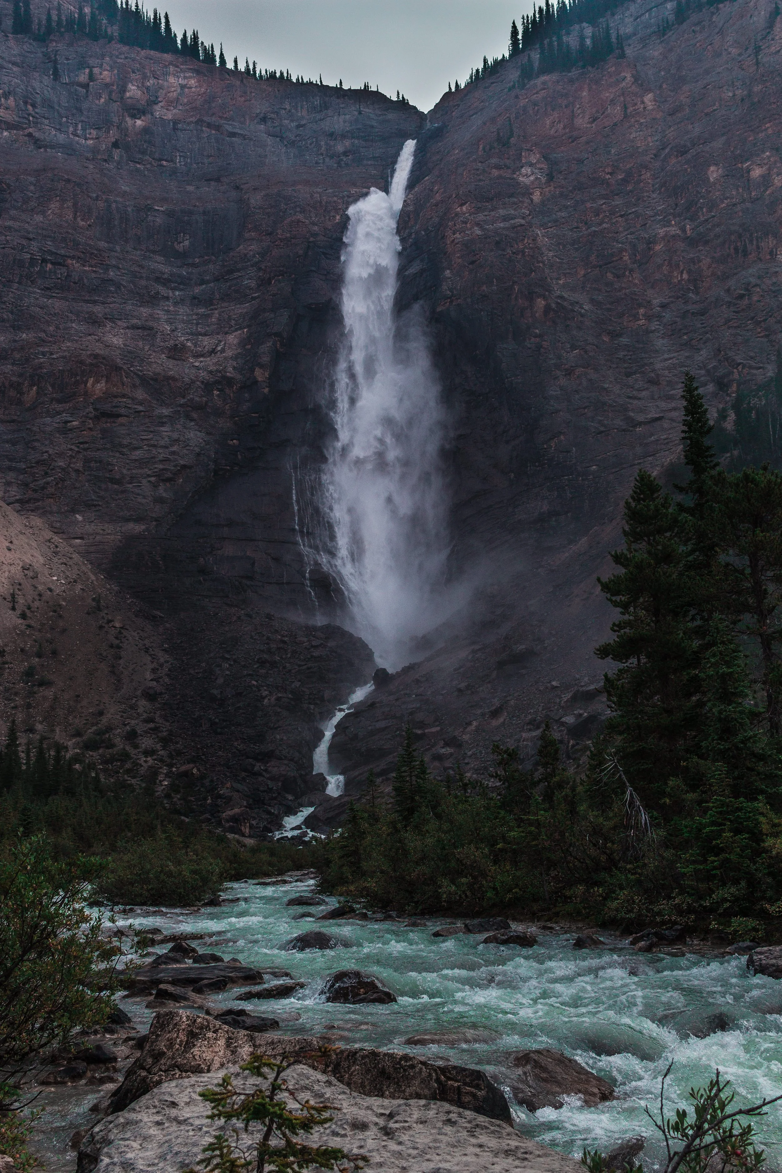 takakkaw falls in yoho national park