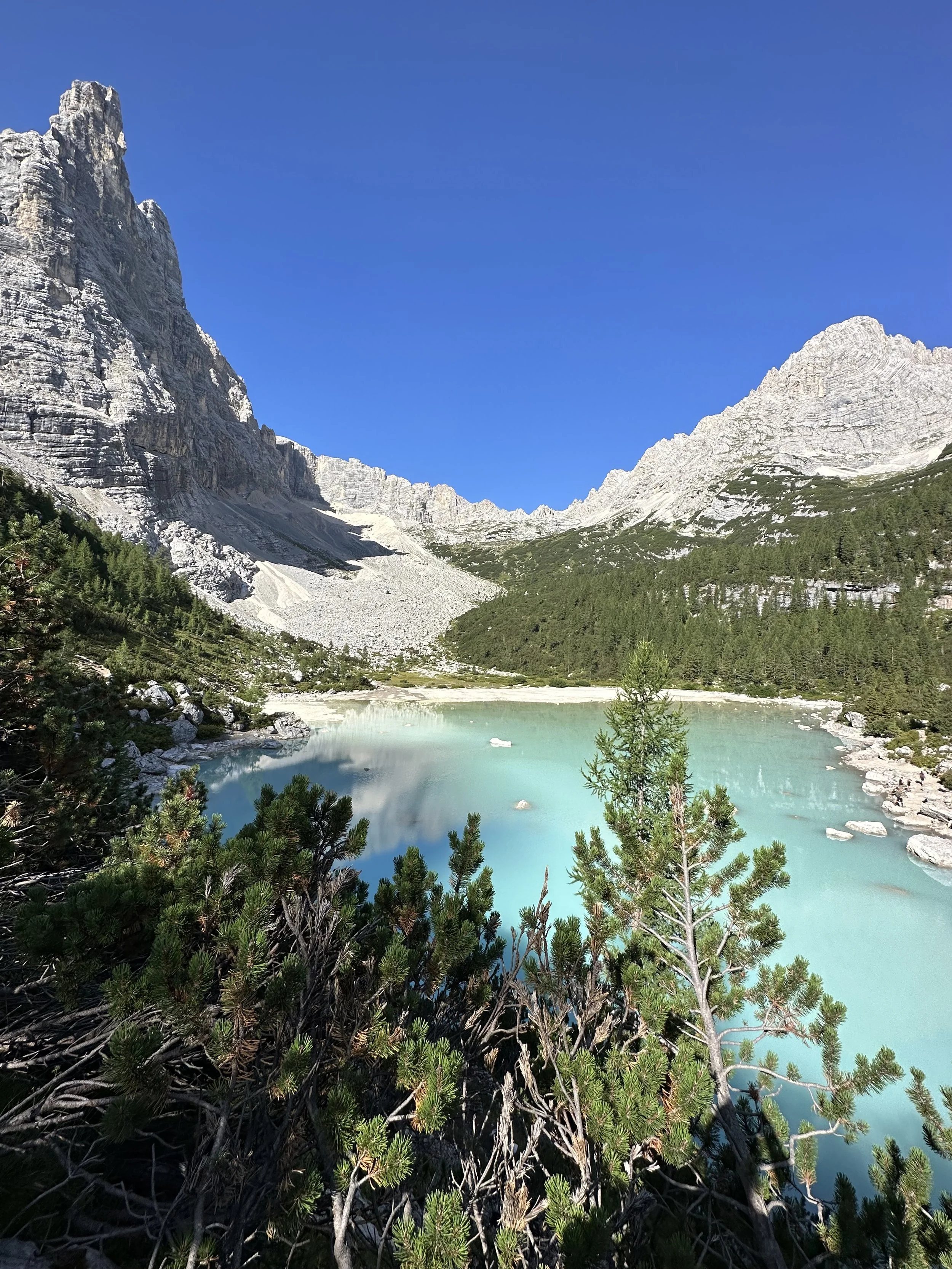 Lago di Sorapis in northern italy