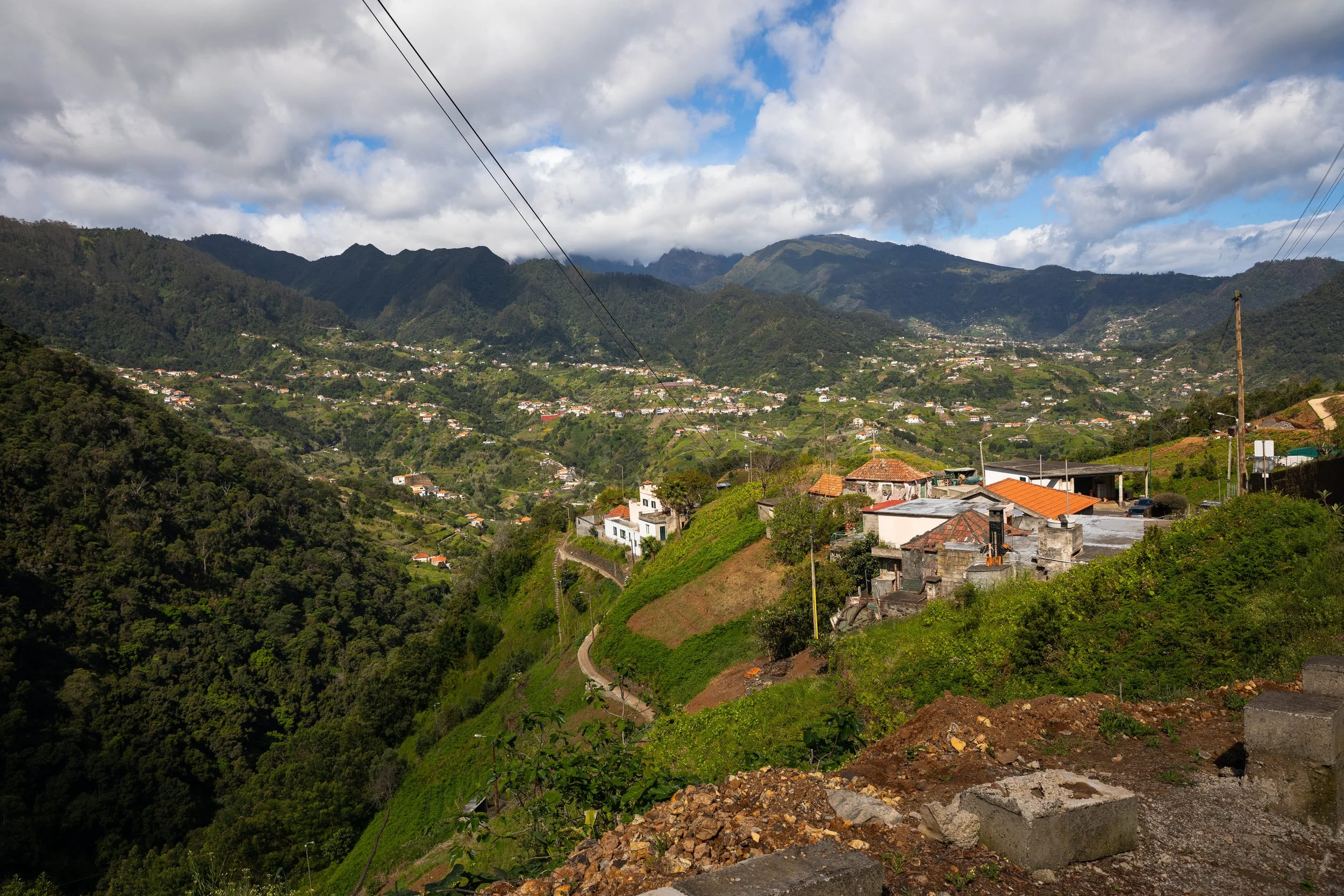views looking back toward parking area on Vereda do Larano