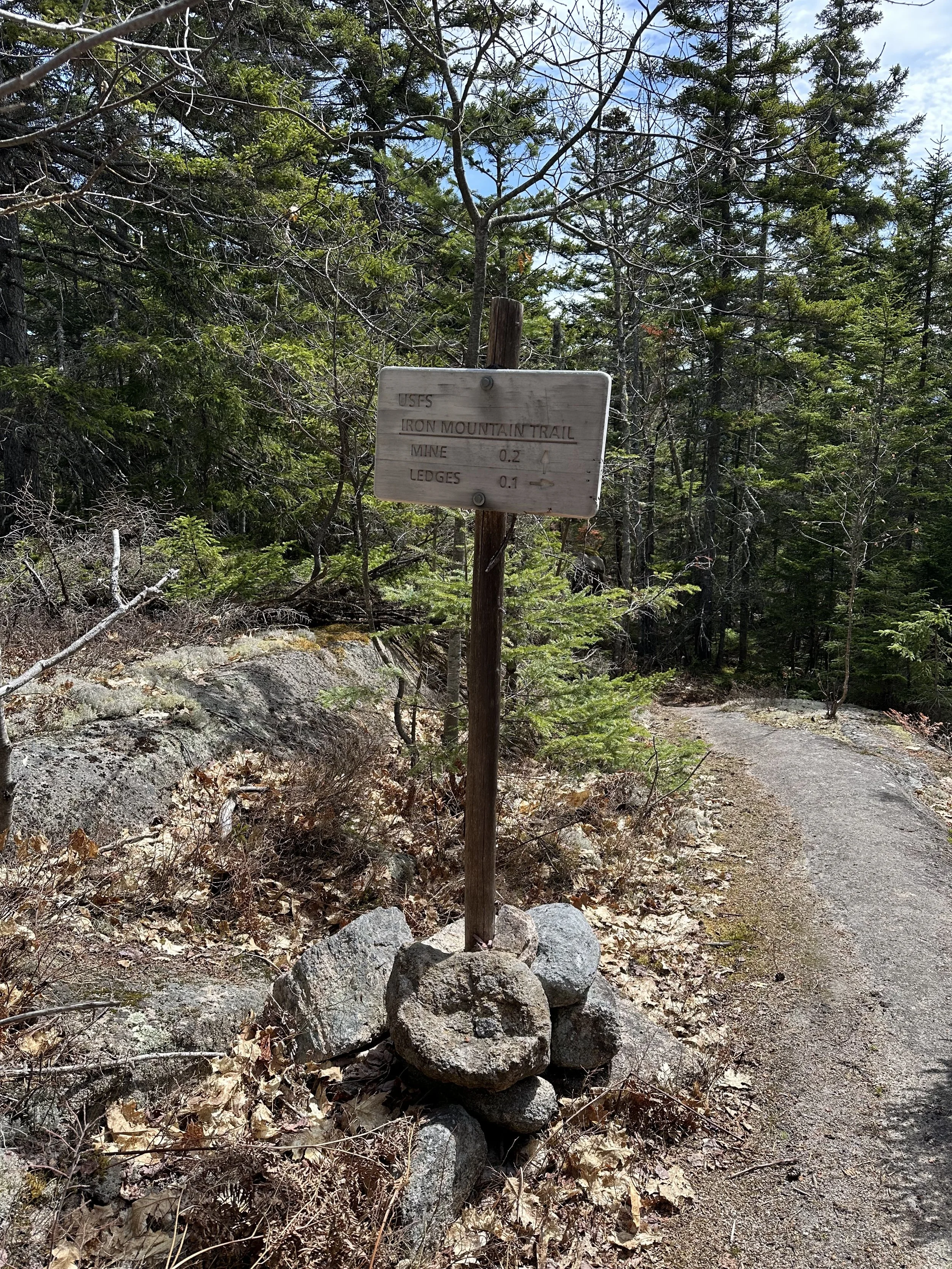 iron mountain ledges and mine trail junction